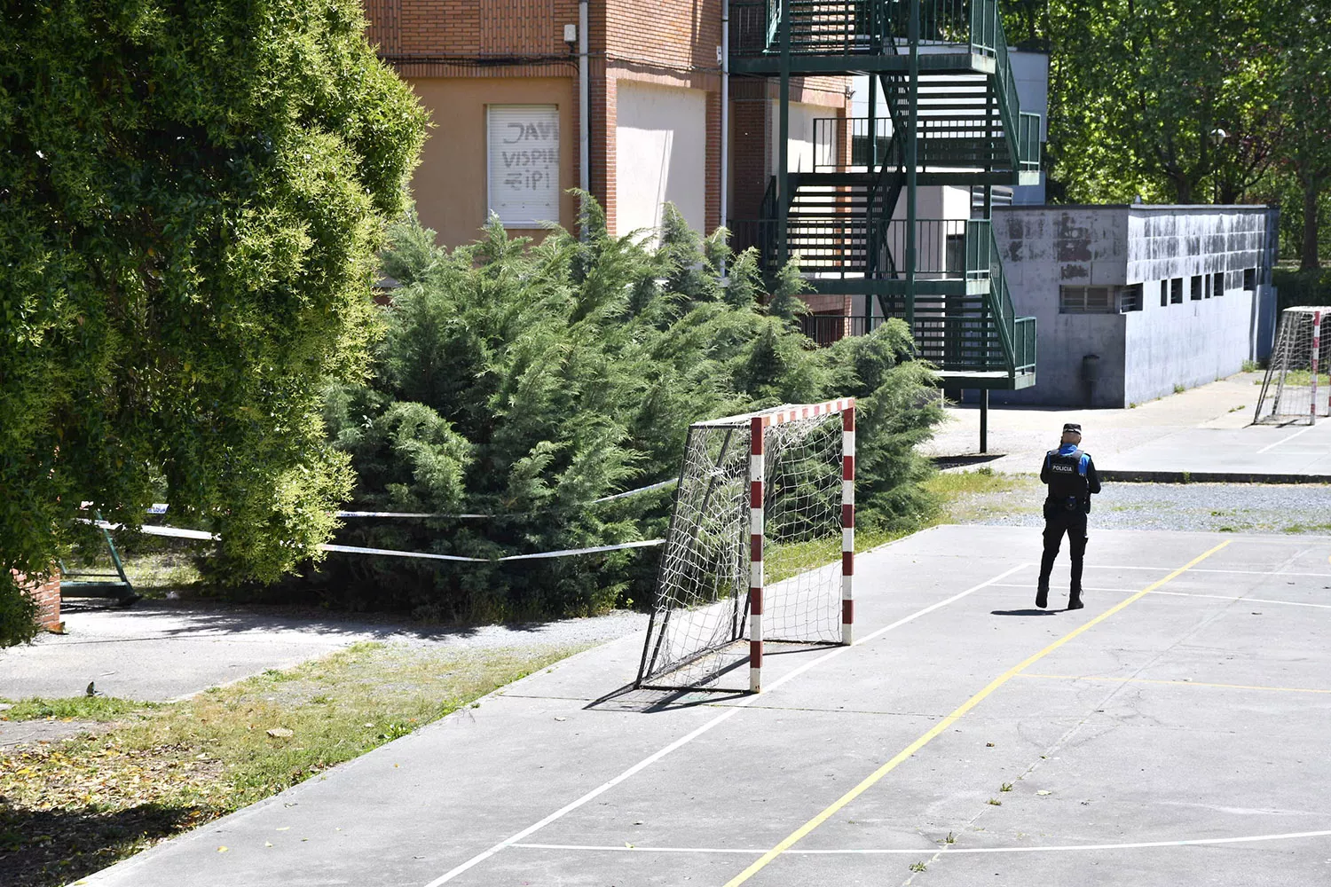 Una escalera cede en el IES Álvaro de Mendaña y deja varios alumnos heridos (1