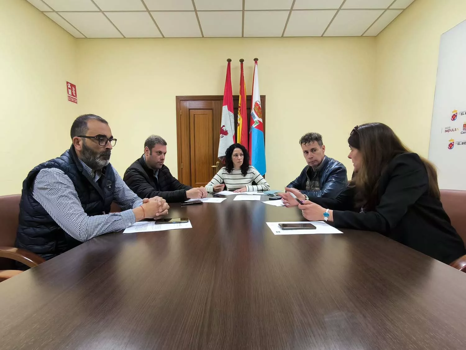 El Consorcio del Ponfeblino celebró una asamblea en el Consejo Comarcal de El Bierzo, presidida por Alicia García, alcaldesa de Páramo del Sil