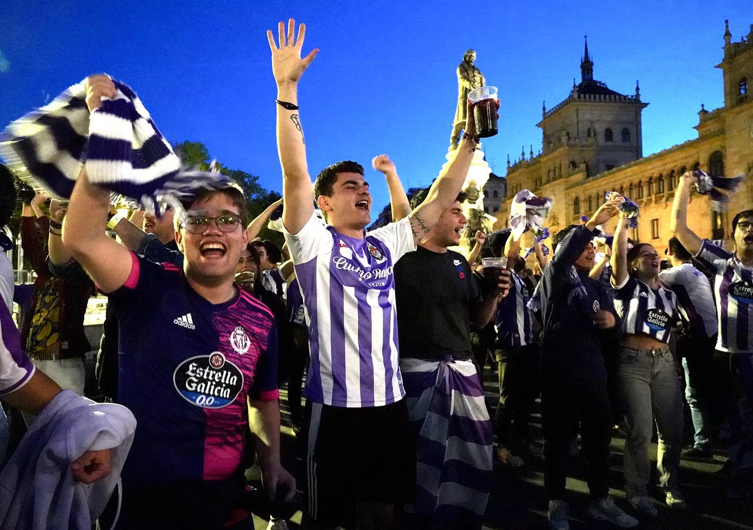 Celebración en la plaza Zorrilla del ascenso del Real Valladolid de fútbol a primera división.