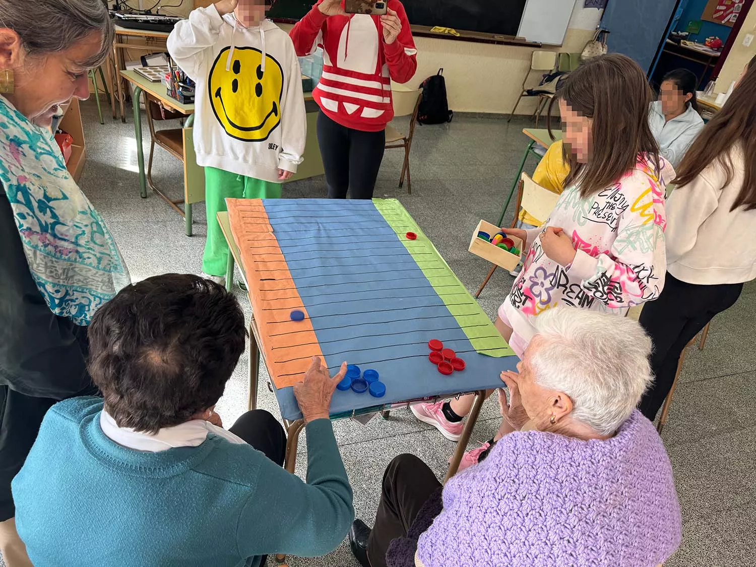 Votorantim Cimentos celebra los 'Juegos del ayer' con Alzheimer Bierzo