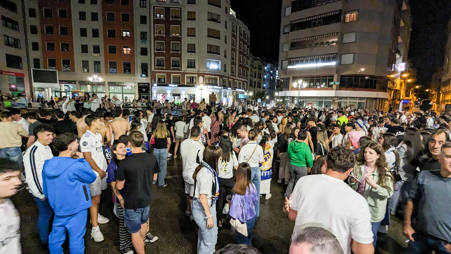 Ponferrada celebra el triunfo del Real Madrid (7)