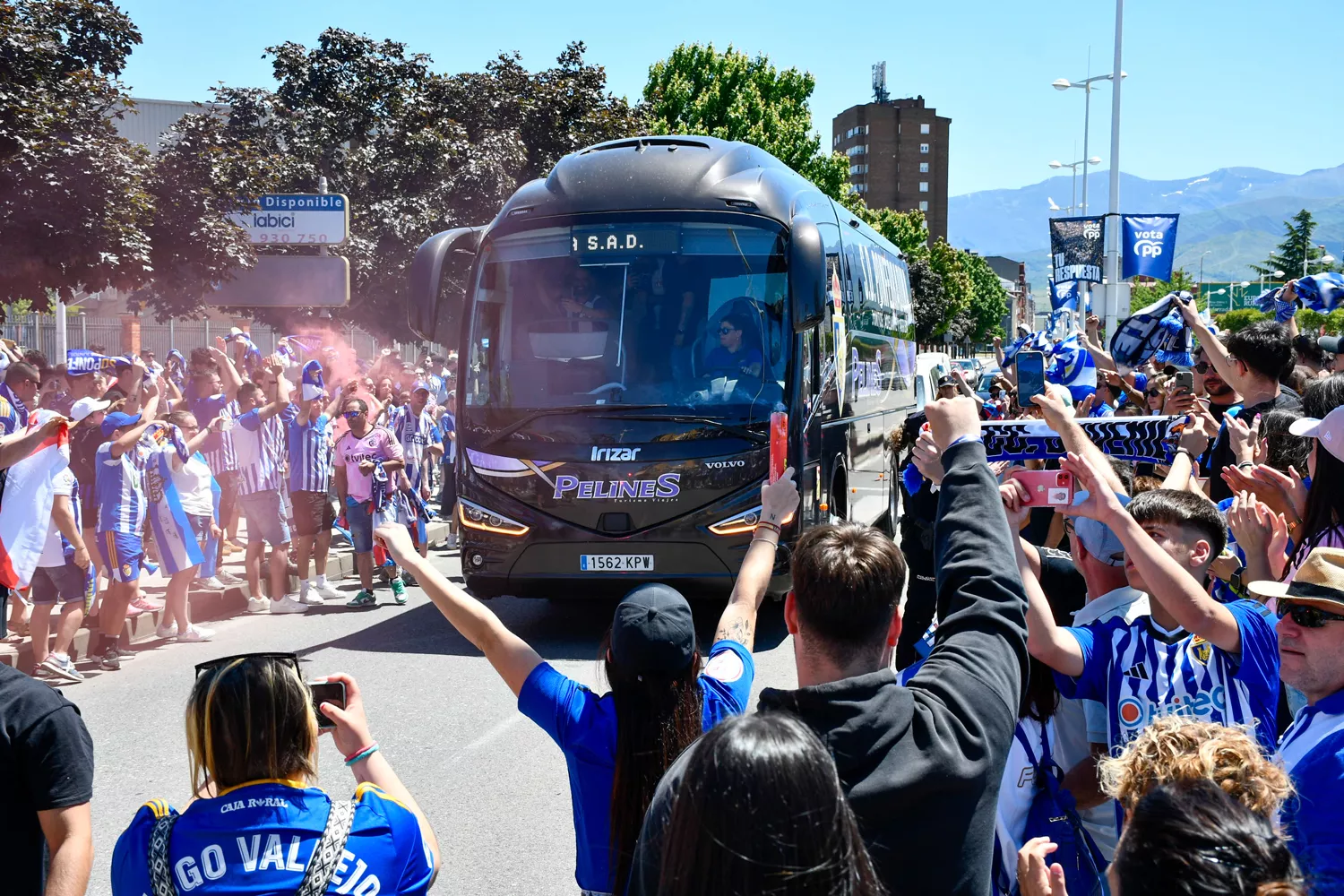 Recibimiento de la afición a la Ponferradina (5)