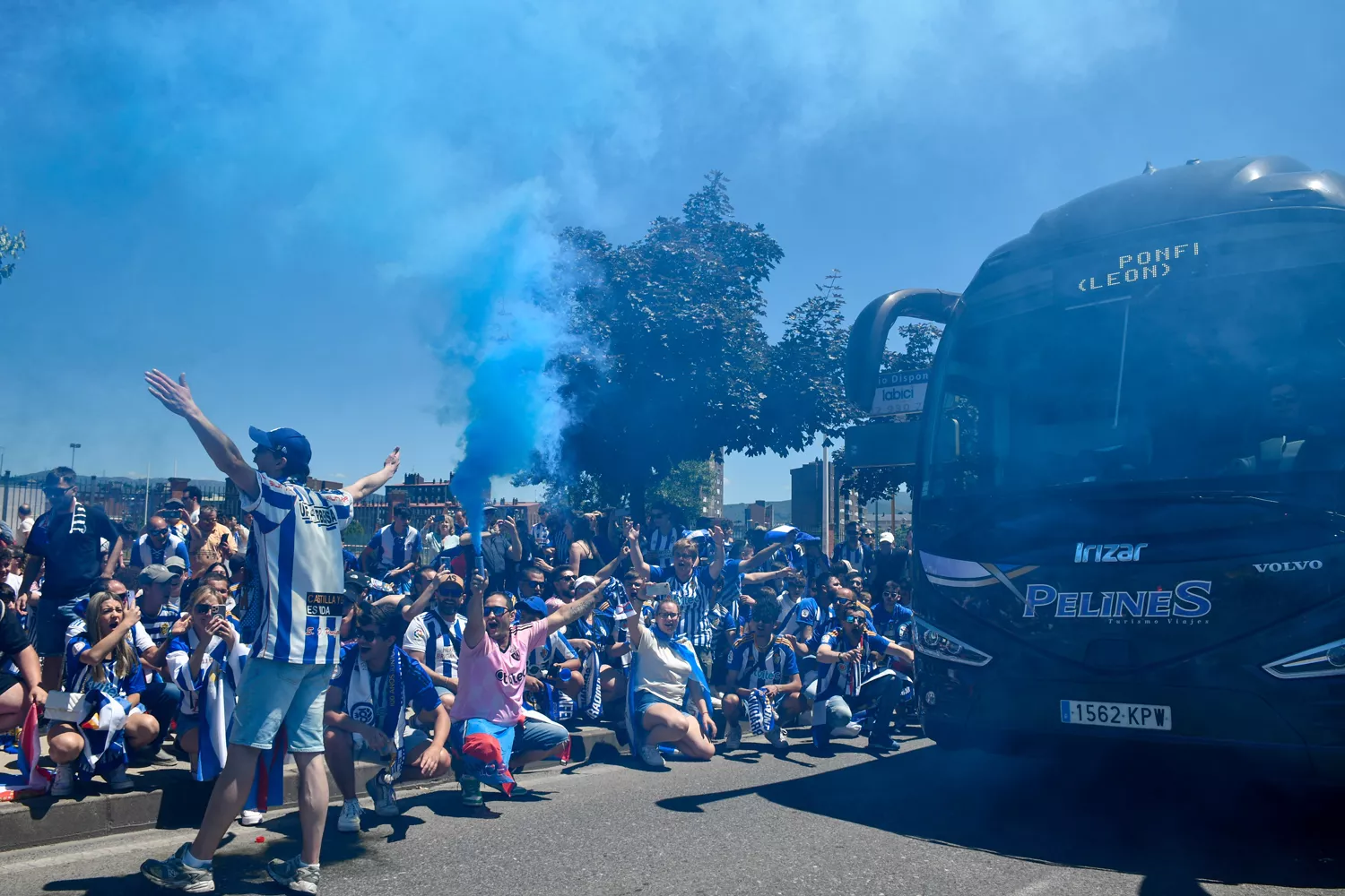 Recibimiento de la afición a la Ponferradina (8)