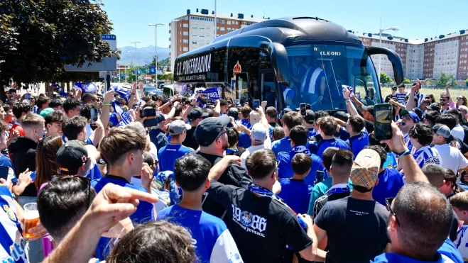 Recibimiento de la afición a la Ponferradina (19)