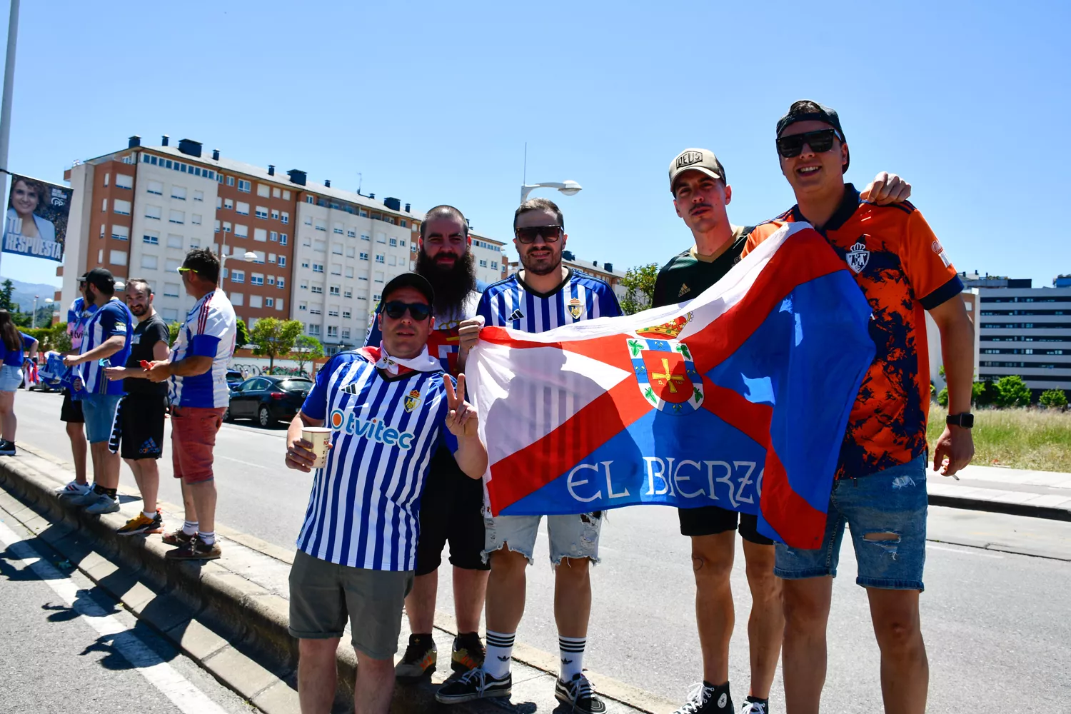 Recibimiento de la afición a la Ponferradina (33)