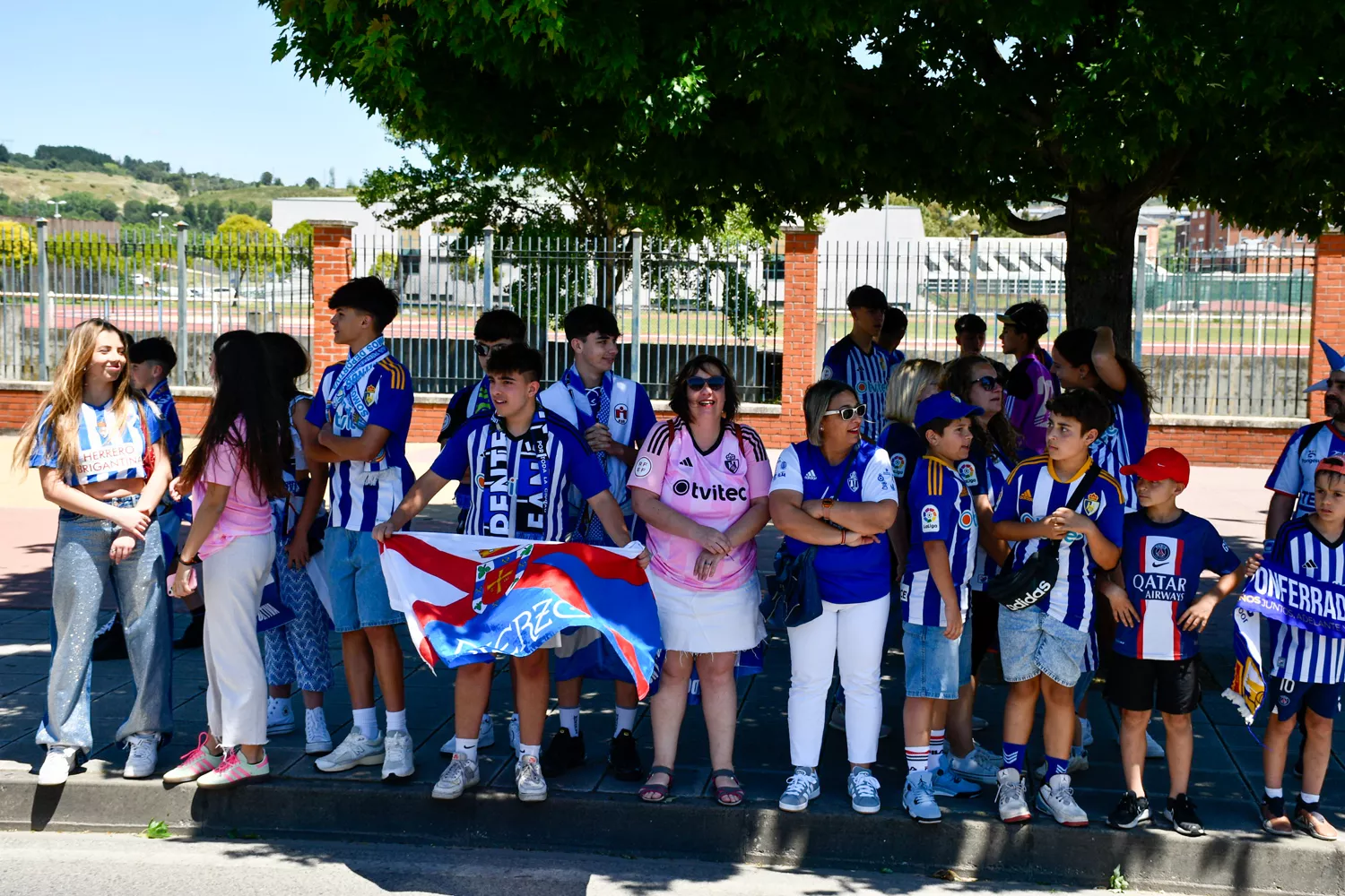 Recibimiento de la afición a la Ponferradina (35)