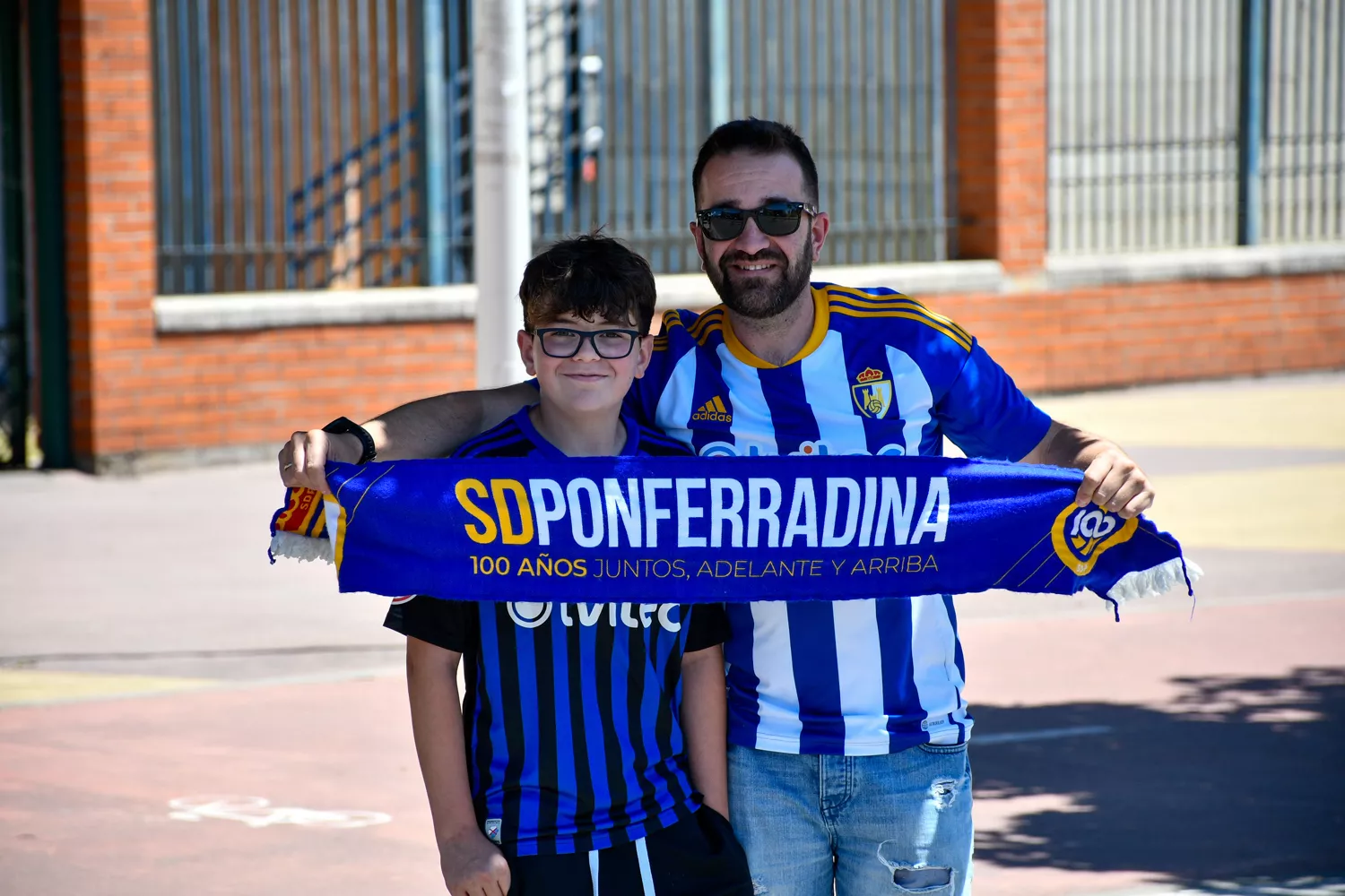 Recibimiento de la afición a la Ponferradina (38)