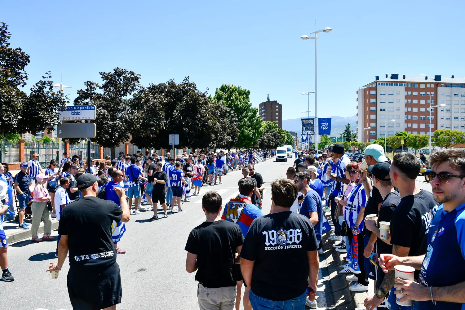 Recibimiento de la afición a la Ponferradina (48)