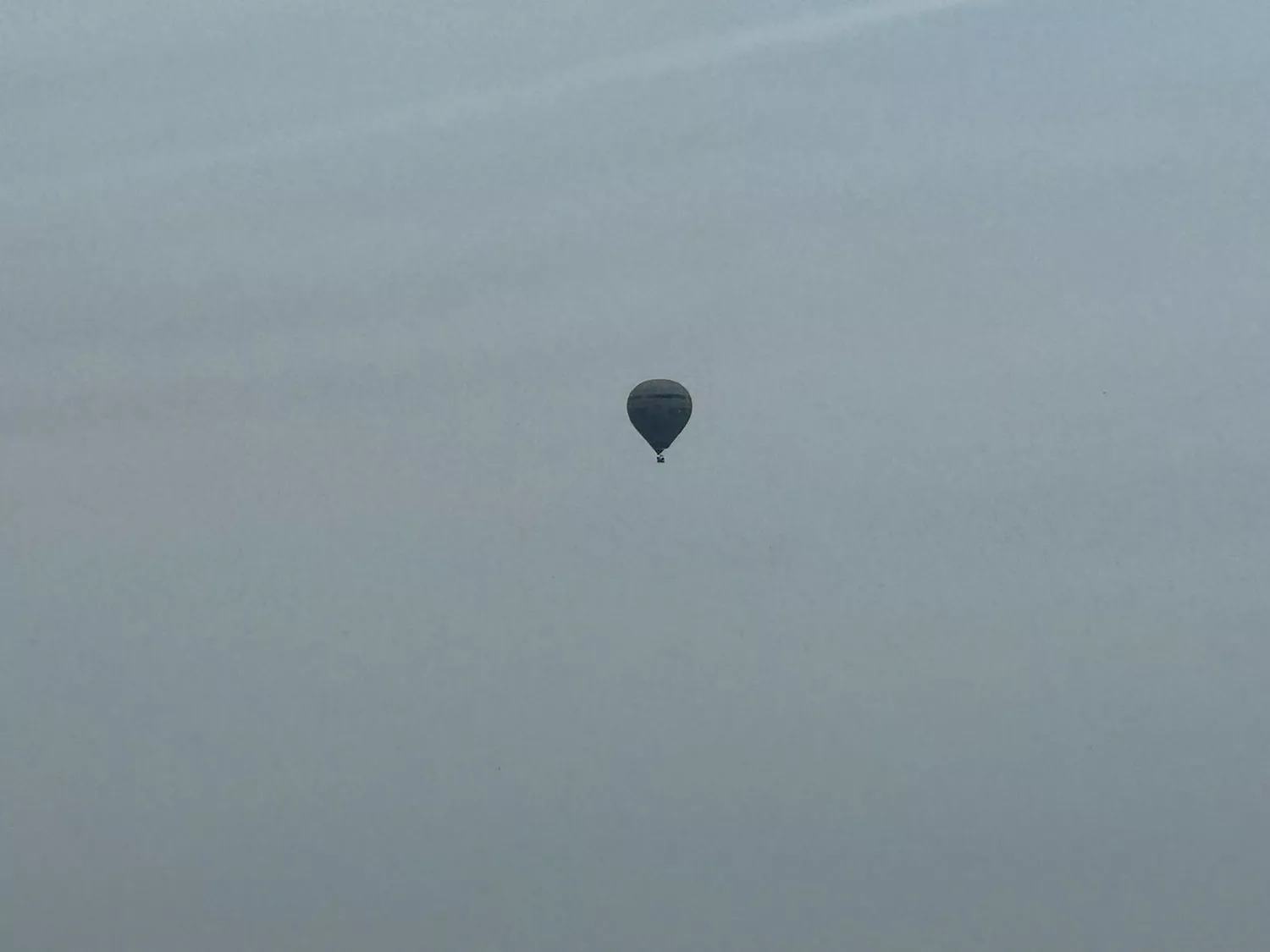 Globo aerostático sobrevolando el cielo de Ponferrada 1