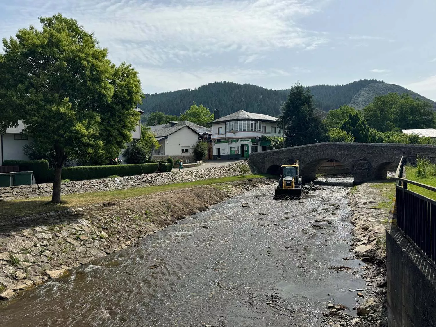 Toral de Merayo recupera su playa fluvial con una restauración ambiental en el río Oza 6