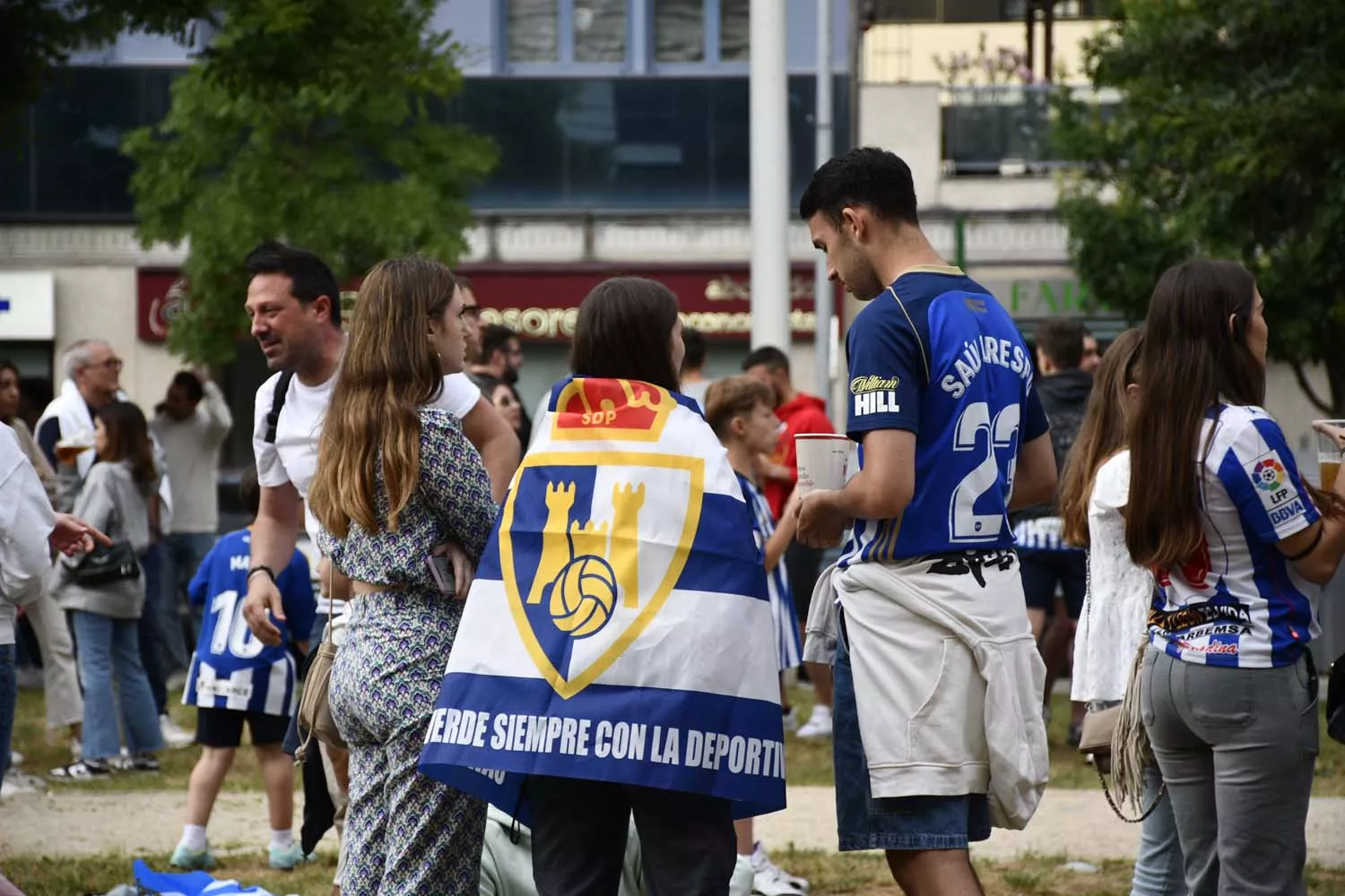 Zona blanquiazul apoyando a la Ponferradina (19)