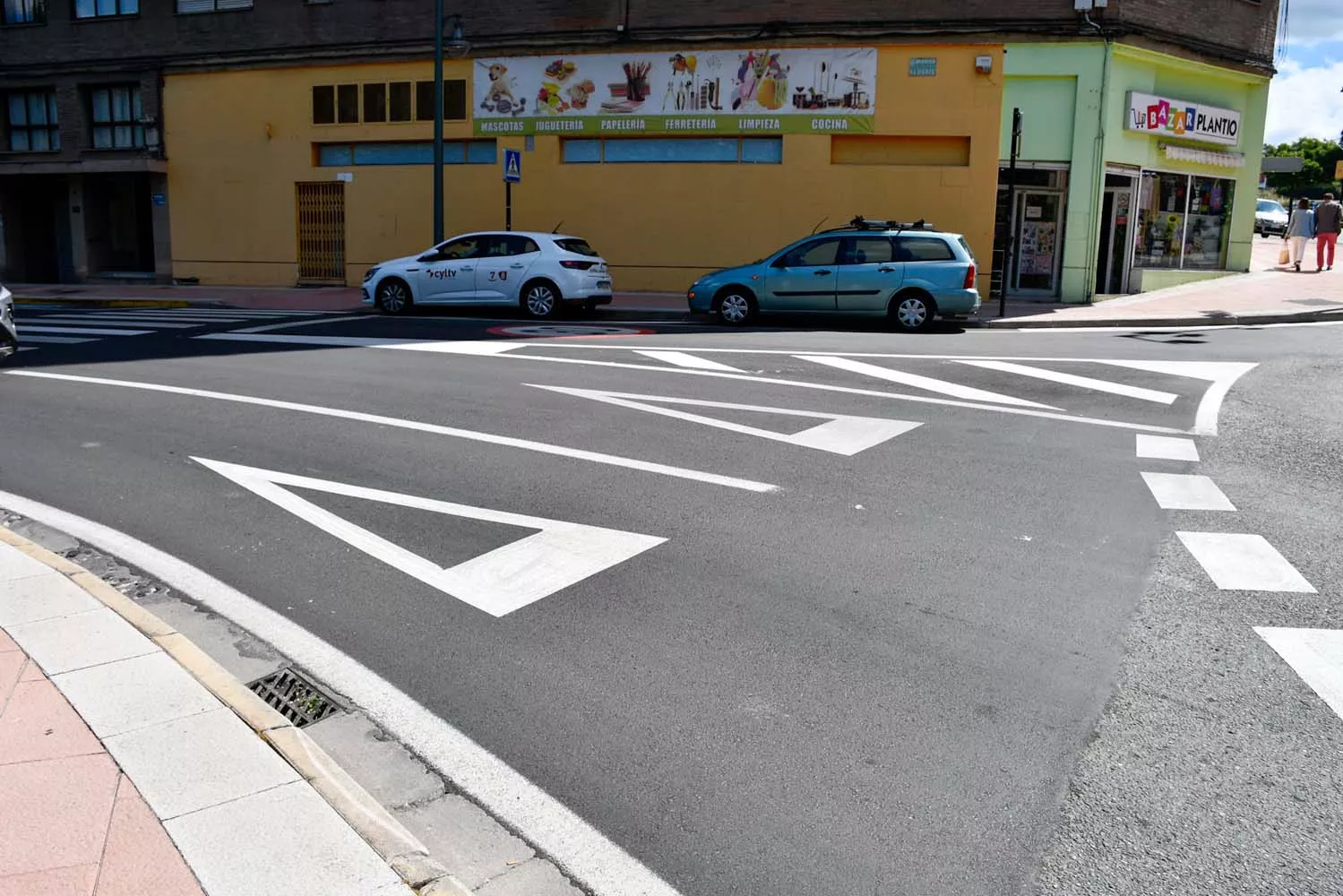 Obras de asfaltado en la avenida del Bierzo de Ponferrada (12)