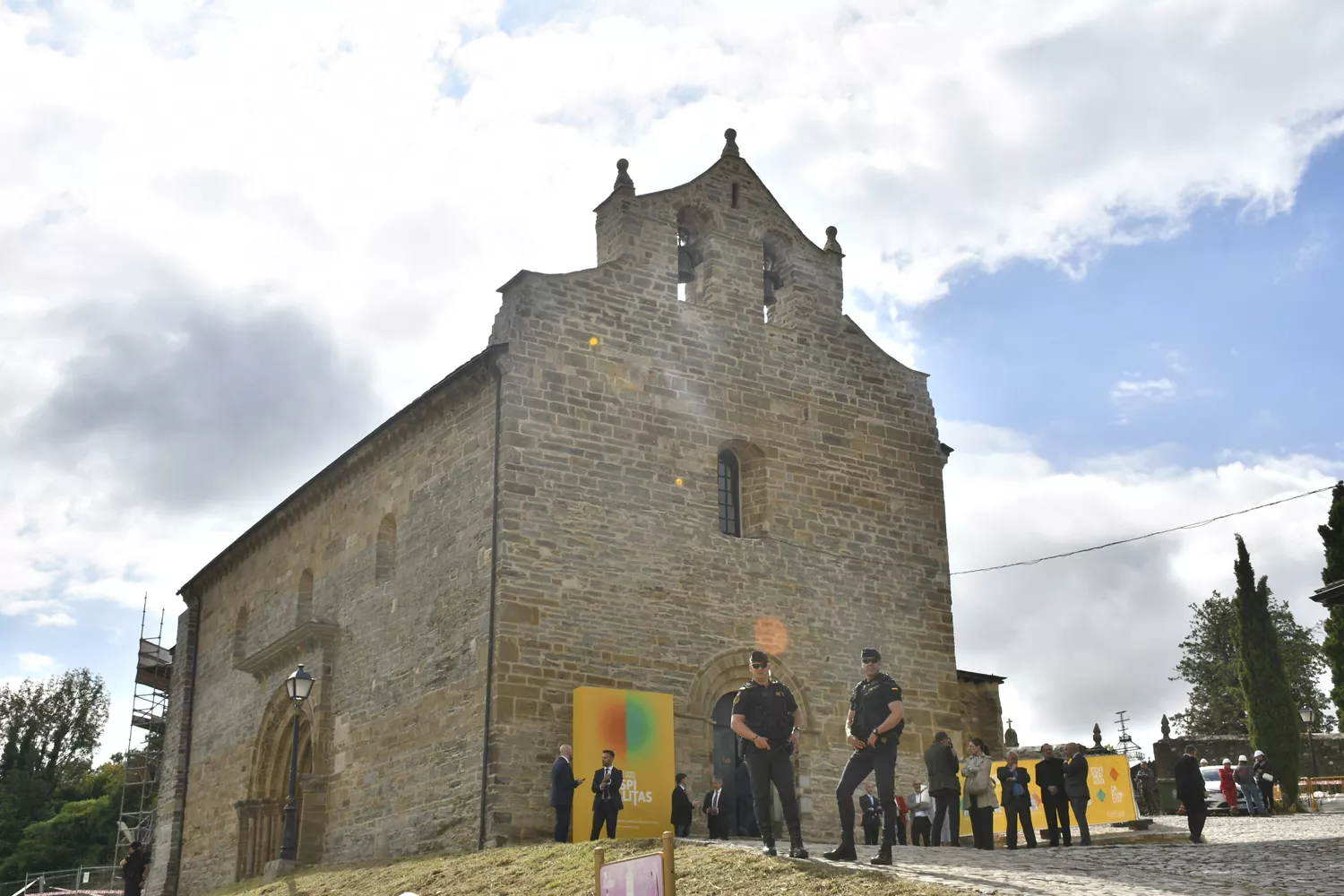 Iglesia Santiago de Villafranca | Patrimonio autoriza la rehabilitación del muro que separa la calle de Santiago de la Iglesia de Santiago de Villafranca