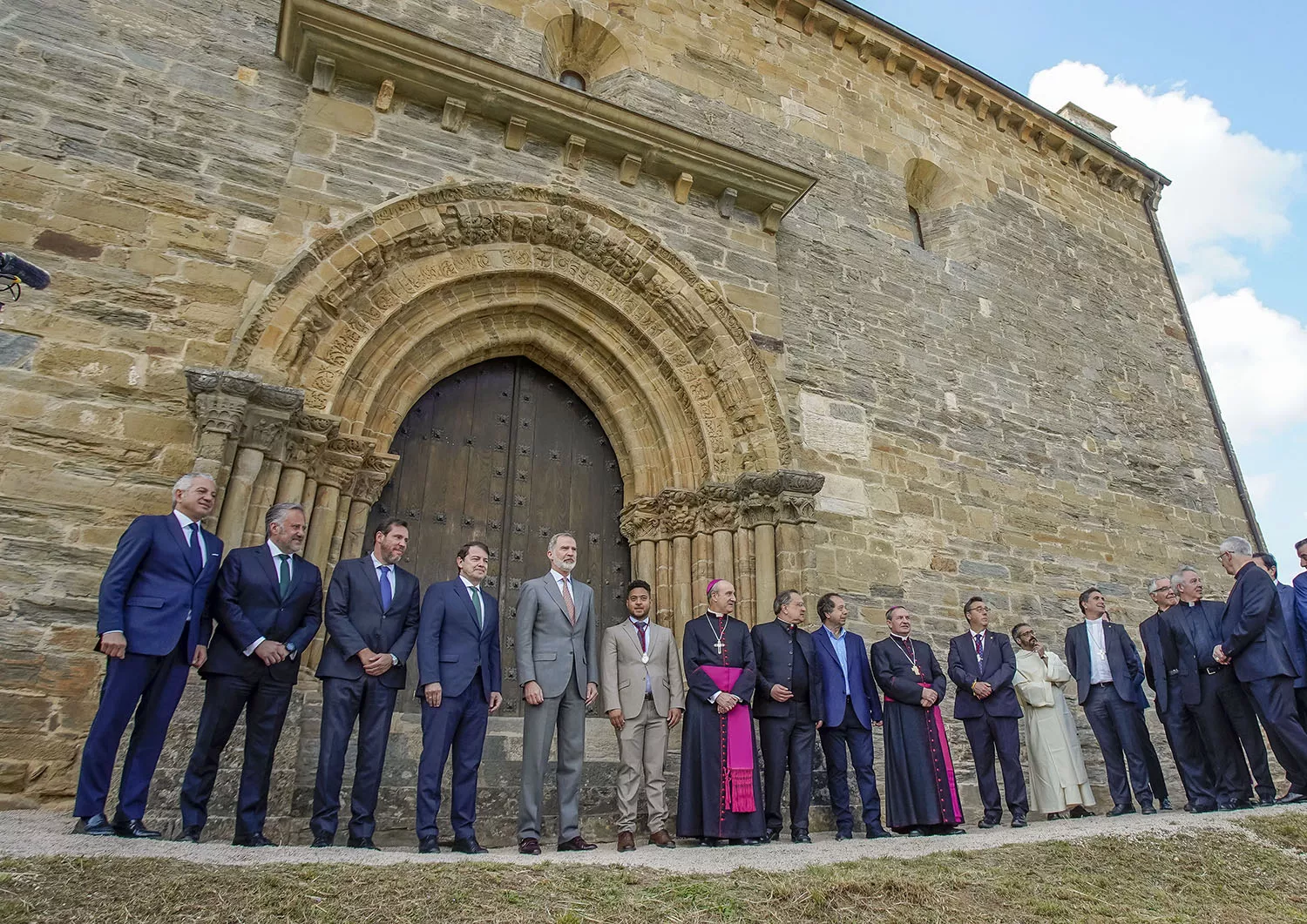El rey Felipe VI y el presidente de la Junta, Alfonso Fernández Mañueco, inauguran la XXVII edición de Las Edades del Hombre, con sede compartida entre Villafranca del Bierzo