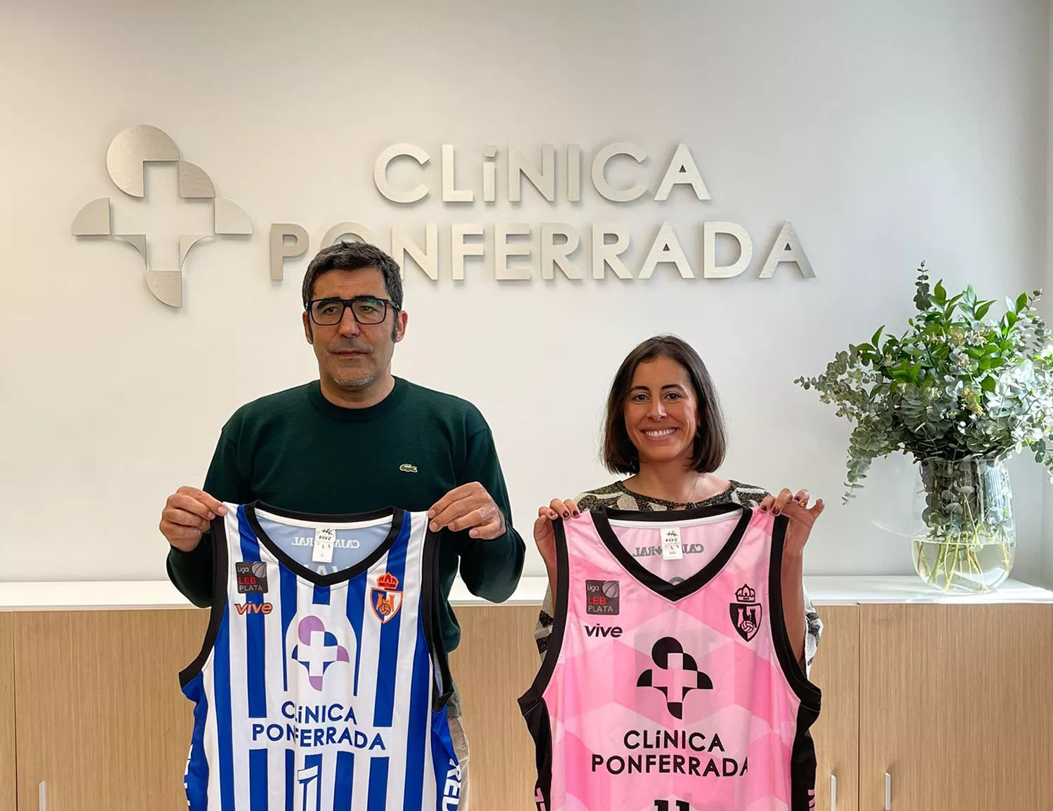 Clínica Ponferrada seguirá como patrocinador principal del Club Baloncesto Ciudad de Ponferrada