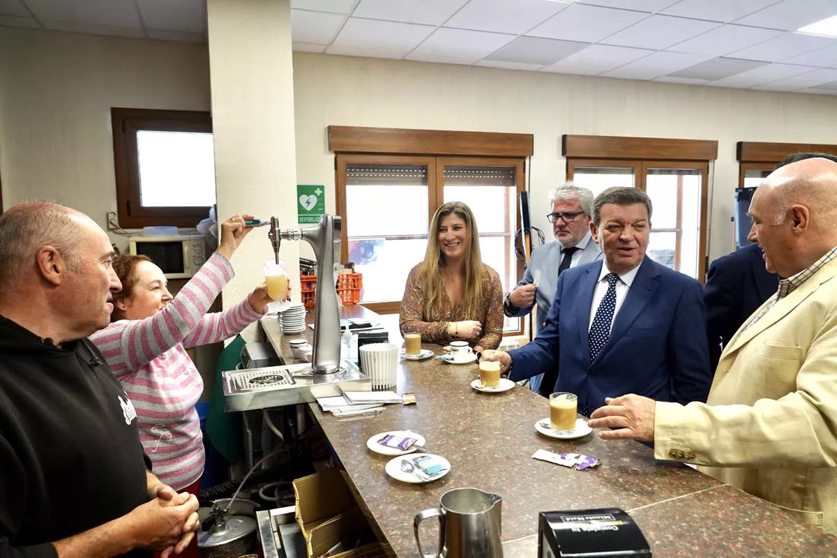 El consejero de la Presidencia, Luis Miguel González Gago, presenta la nueva línea de ayudas para bares y centros de ocio en pequeños municipios de Castilla y León