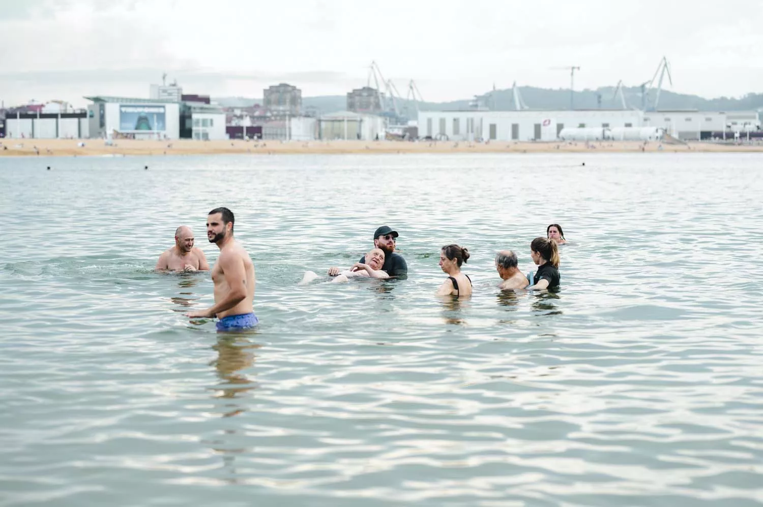 Residentes de Campolar de Bembibre van a la playa (22)