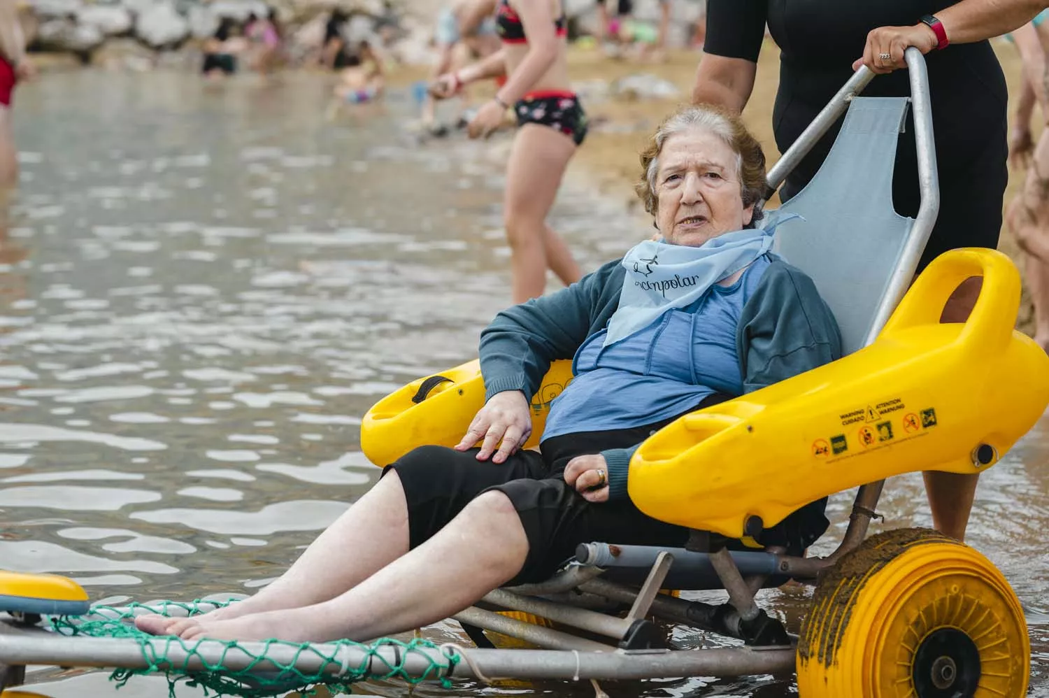 Residentes de Campolar de Bembibre van a la playa (24)