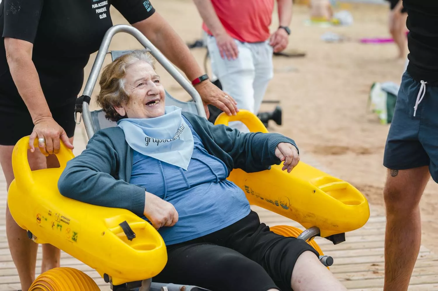 Residentes de Campolar de Bembibre van a la playa (27)