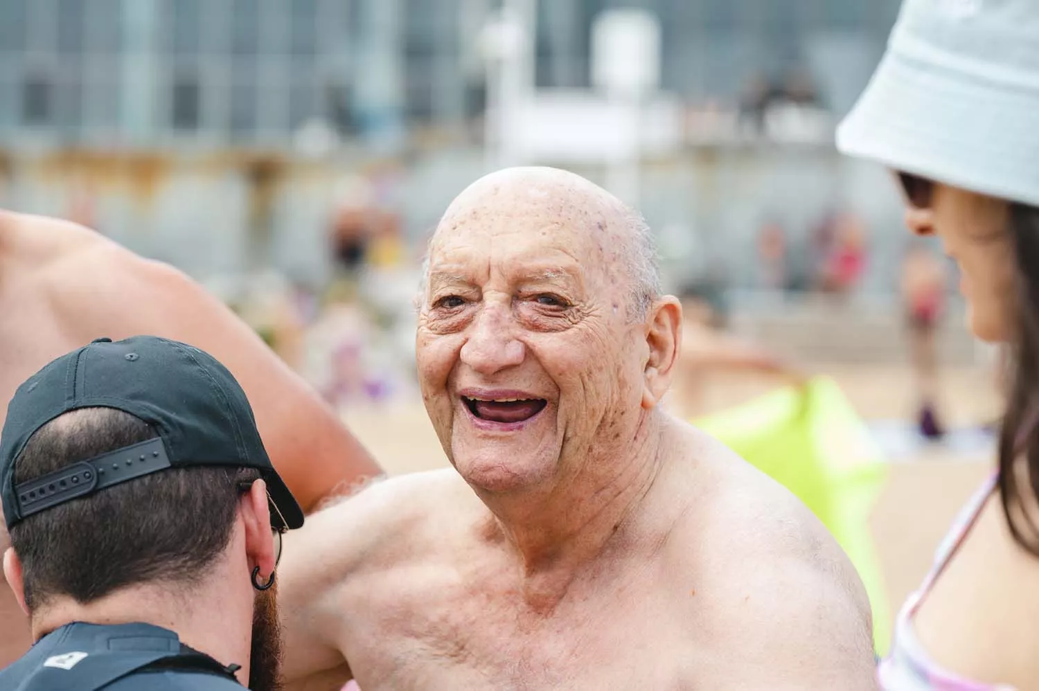 Residentes de Campolar de Bembibre van a la playa (30)