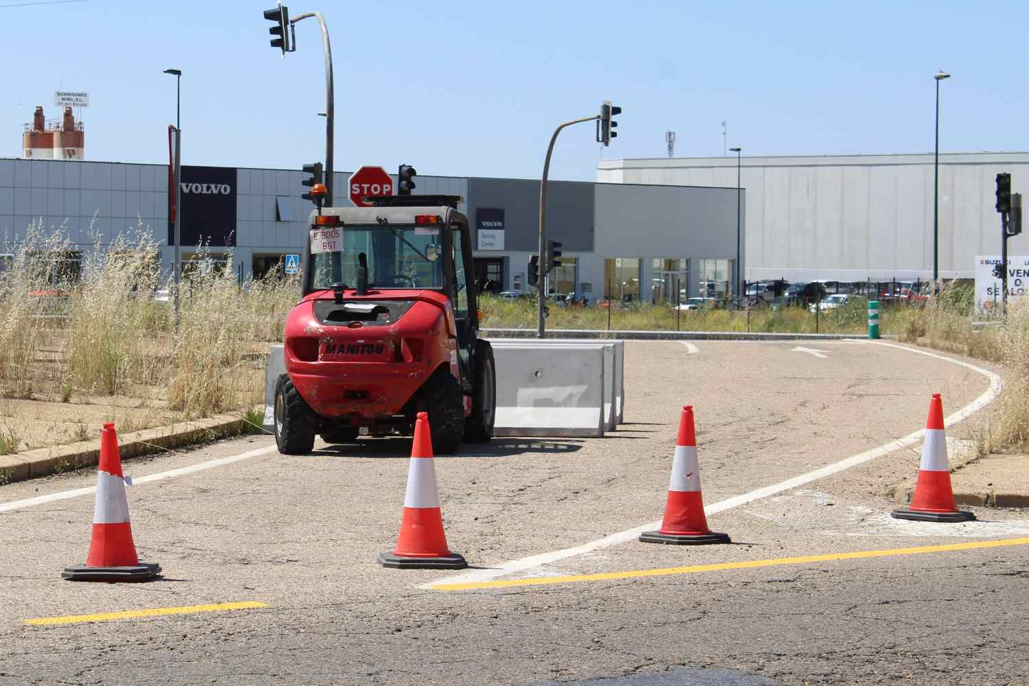 Obras en la N-120 en Trobajo del Camino (León)