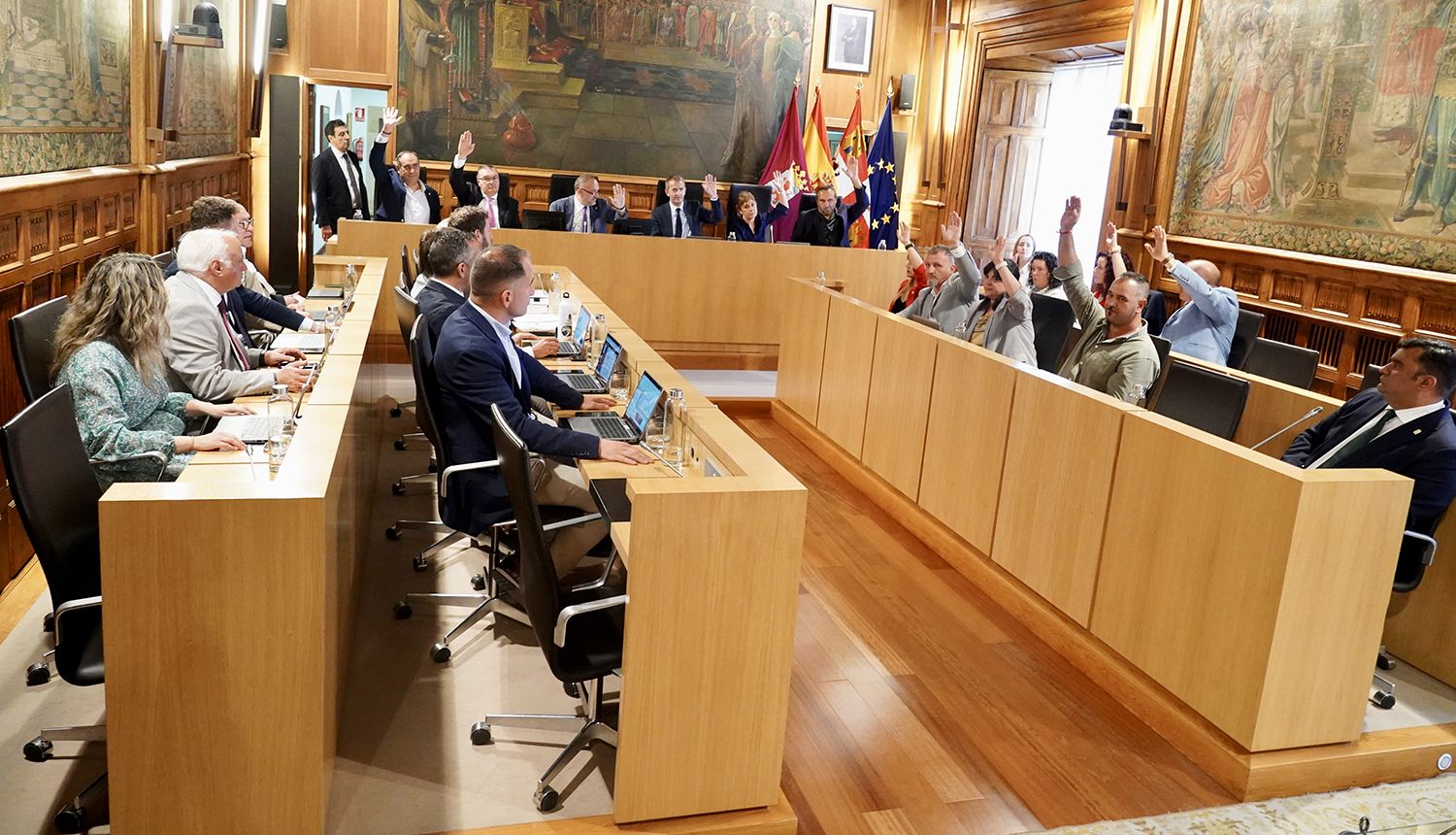 Celebración del pleno Diputación de León Autonomía Leonesa1