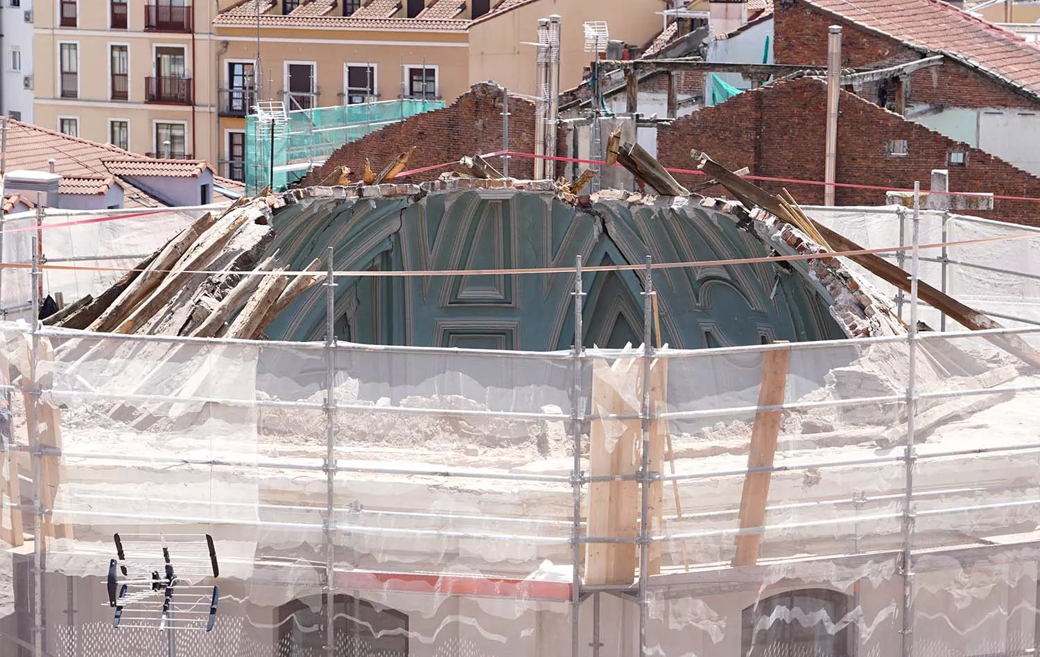 Se desploma la cúpula de la iglesia de la Vera Cruz en Valladolid.