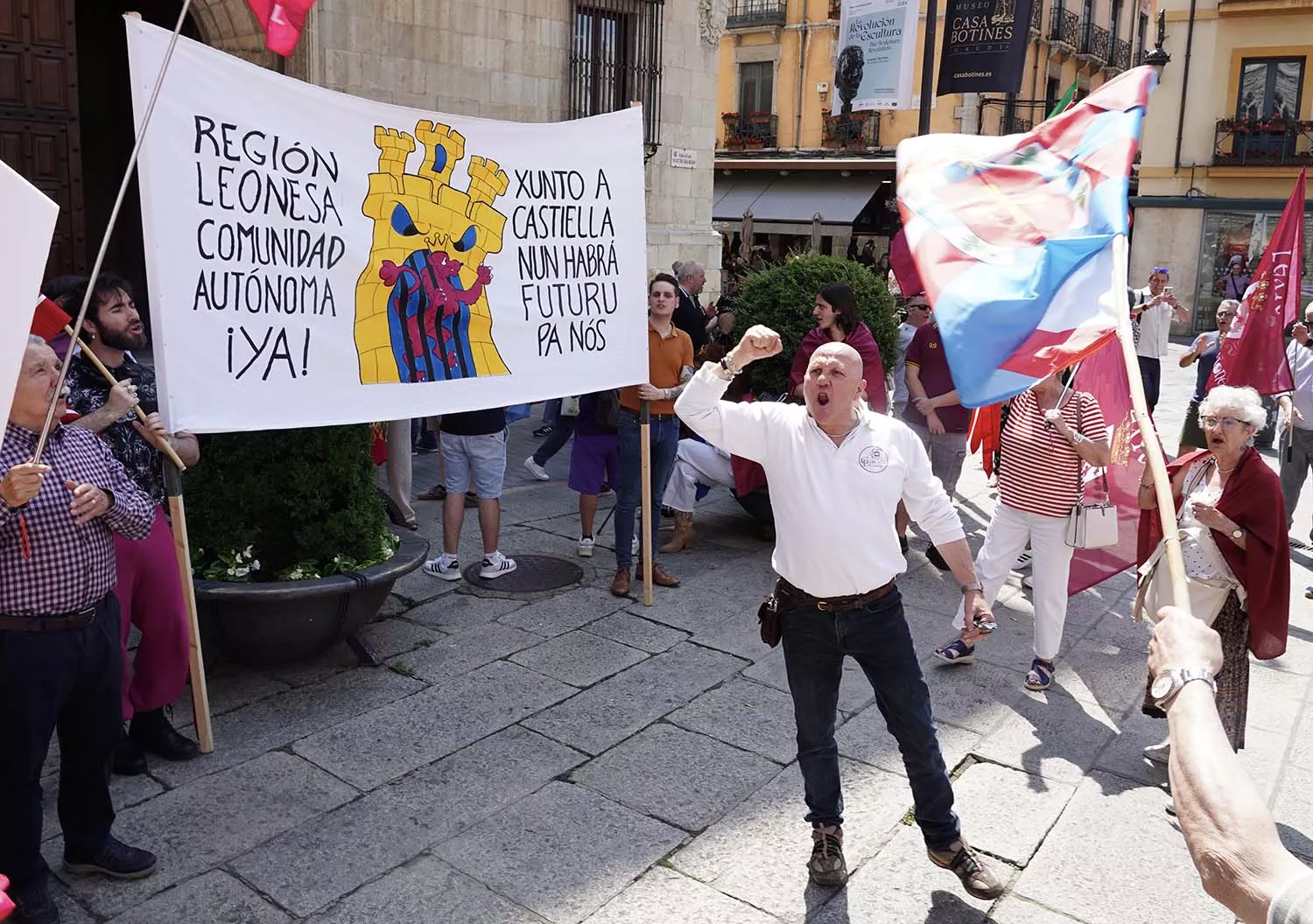 PSOE y UPL sacan adelante la moción pro autonomía en la Diputación de León