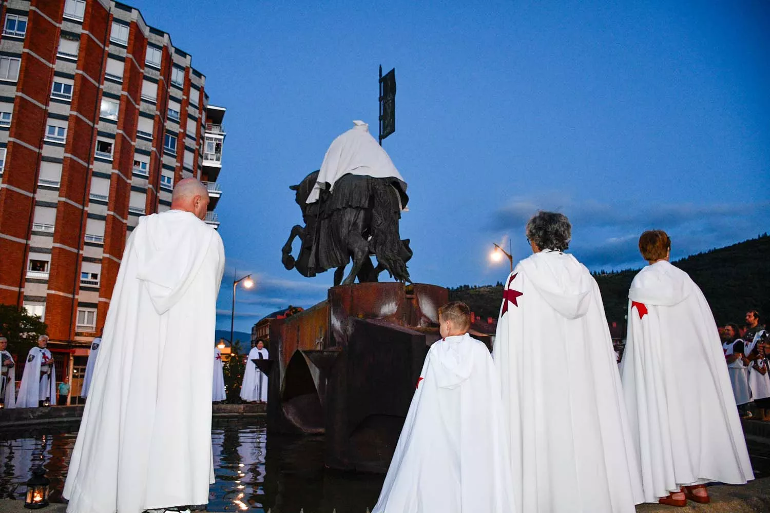 Imposición de la capa al caballero templario (28)