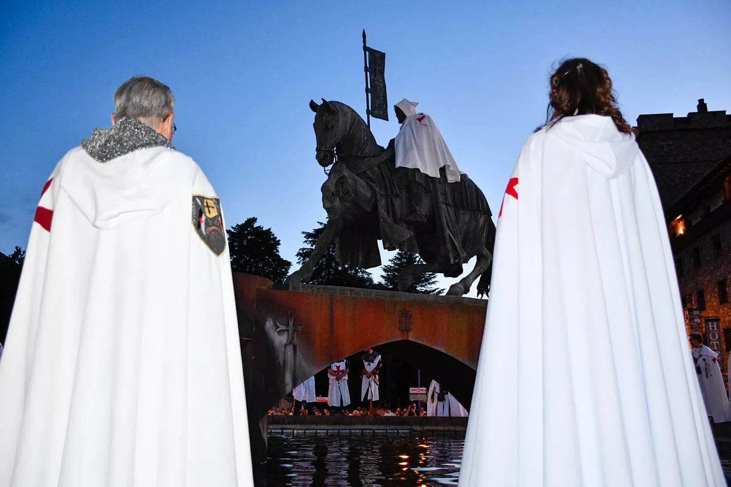 Imposición de la capa al caballero templario (25)