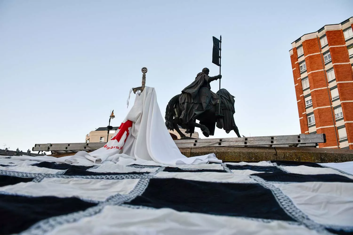 Imposición de la capa al caballero templario (2)