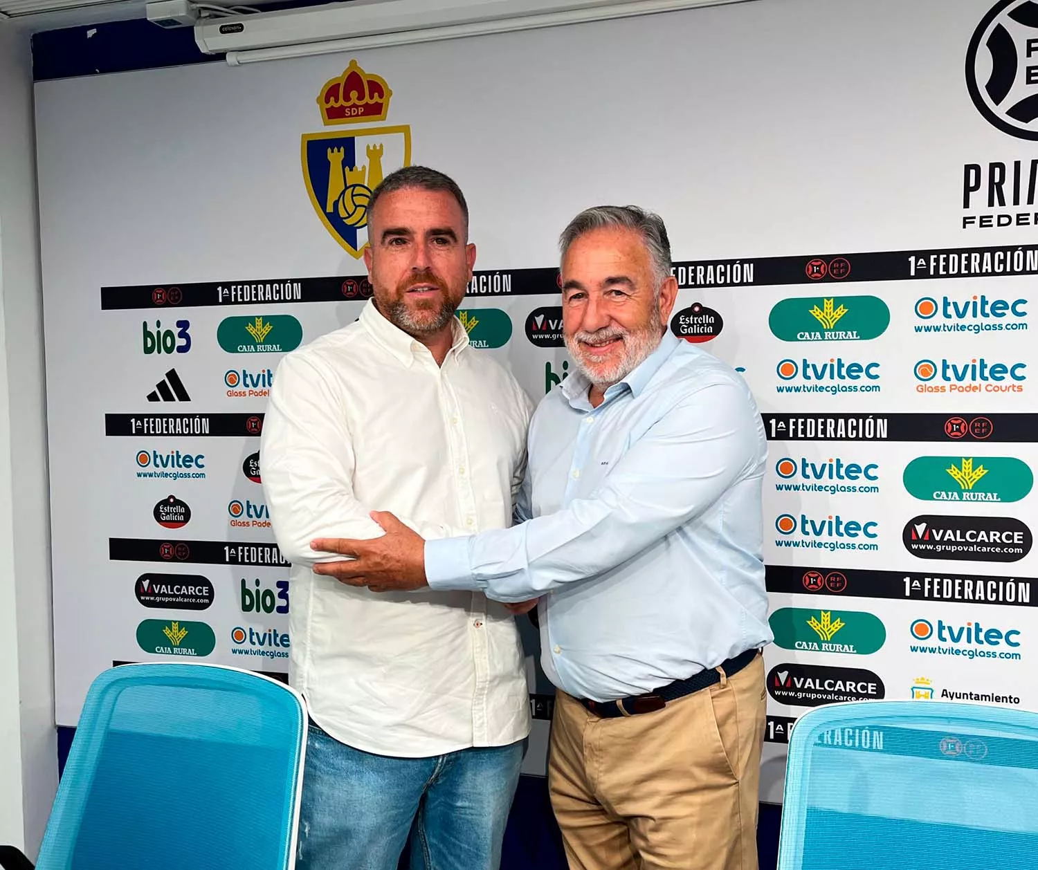 Presentación de Javi Rey en la Deportiva Ponferradina | Foto: @SDP_1922