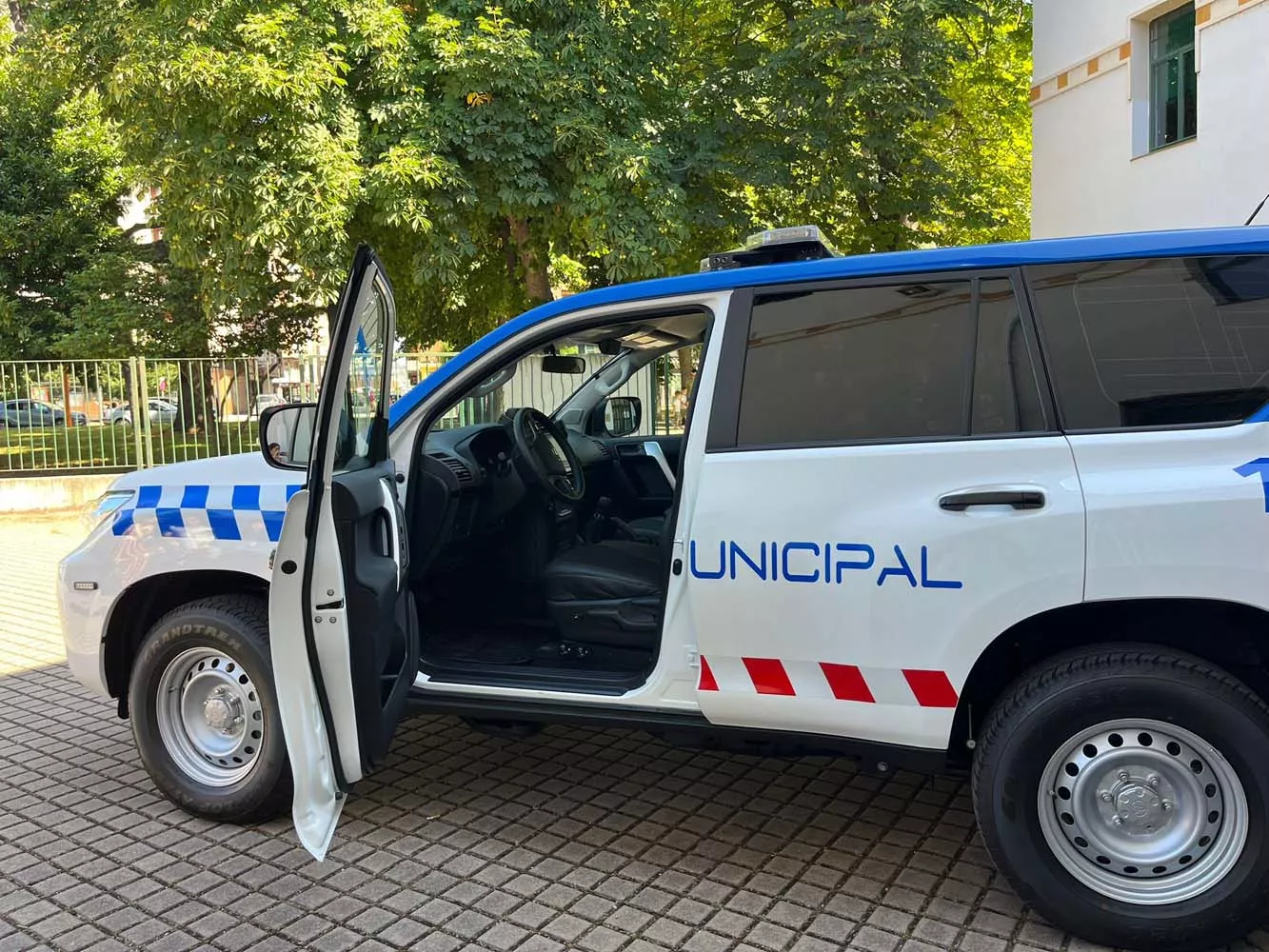 Presentación de un nuevo todoterreno de la Policía Municipal de Ponferrada (3)