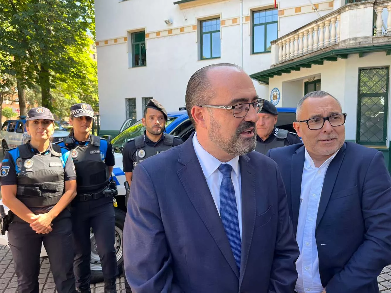 Presentación de un nuevo todoterreno de la Policía Municipal de Ponferrada (9)