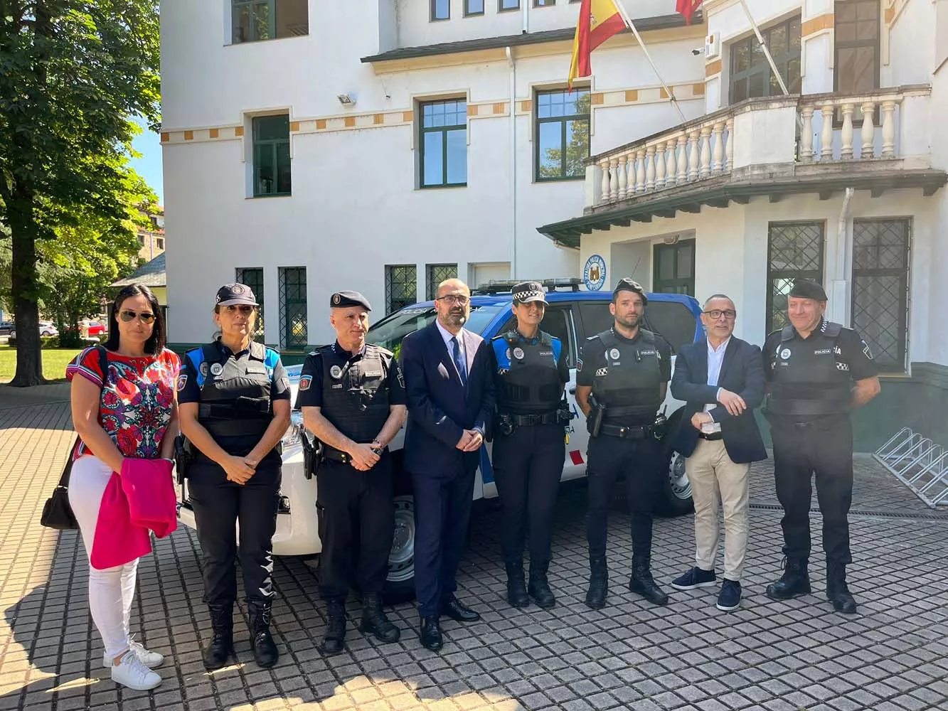 Presentación de un nuevo todoterreno de la Policía Municipal de Ponferrada (1)