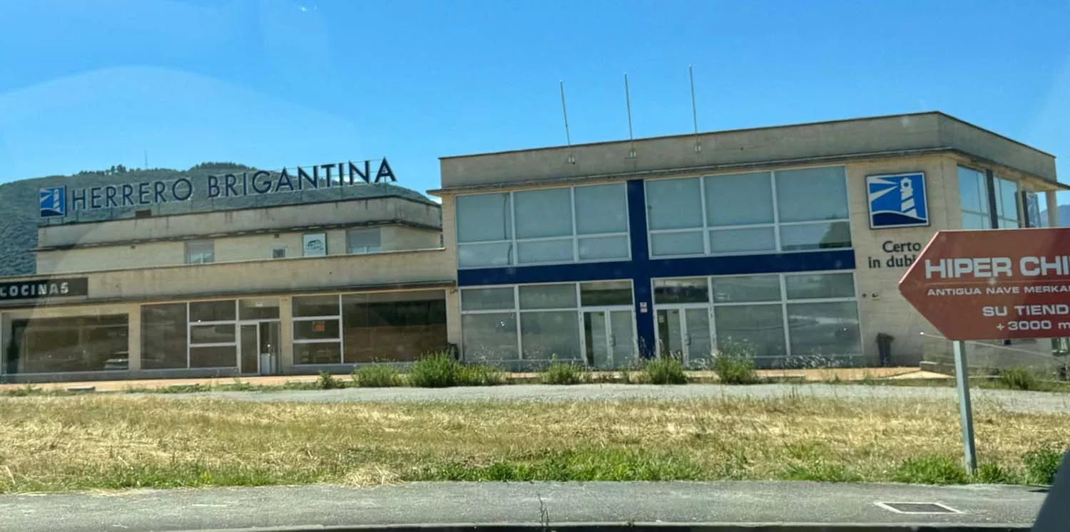 Estado actual de las oficinas de Herrero Brigantina en el PIB de Ponferrada