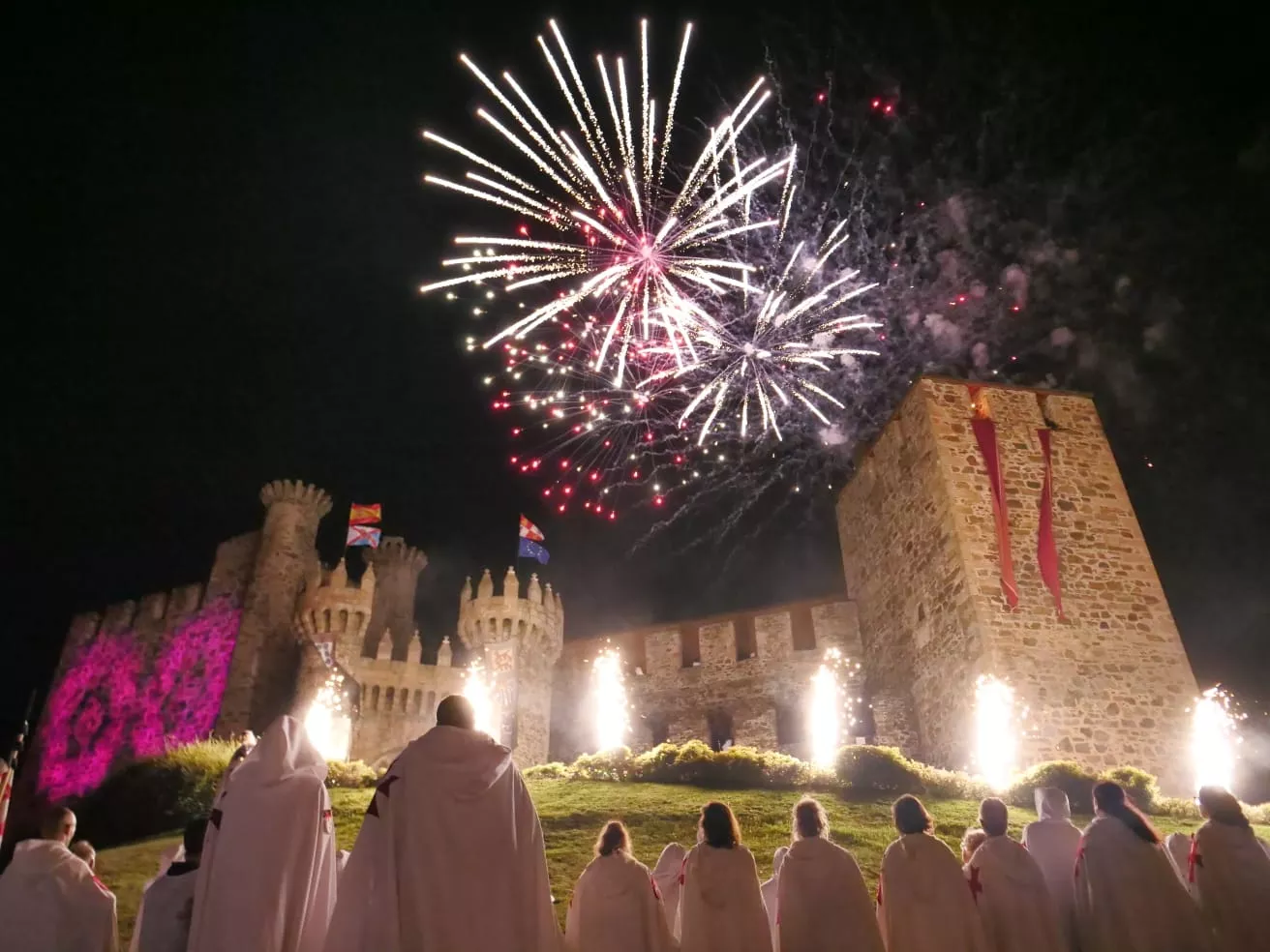 Más de 19.000 personas siguieron el desfile de la Noche Templaria de Ponferrada