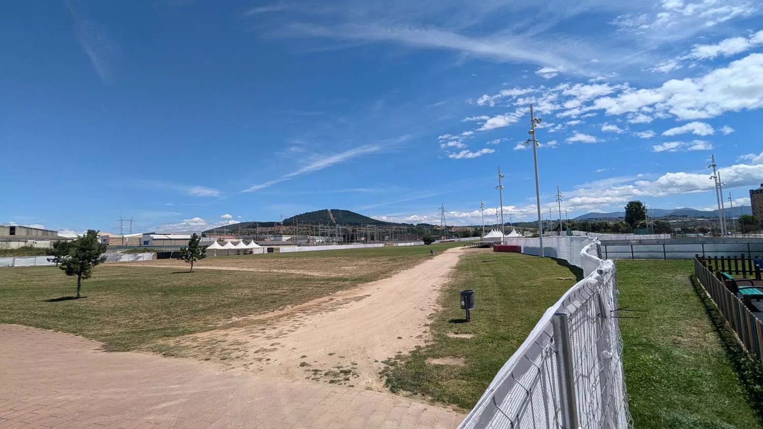 Así avanza el montaje del Planeta Sound de Ponferrada (1)