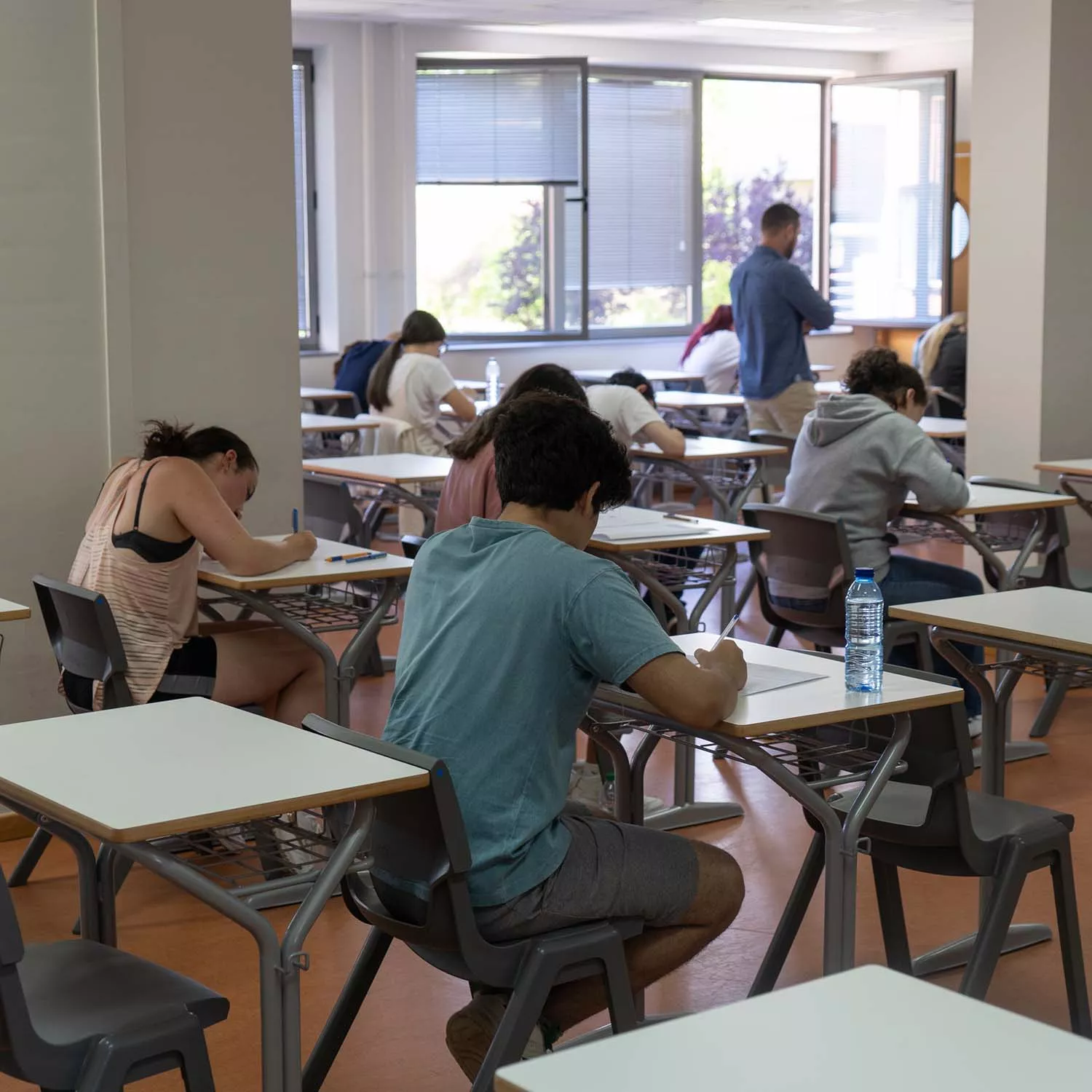 Un centenar de estudiantes de Ponferrada afrontan la convocatoria extraordinaria de la EBAU que comienza este lunes