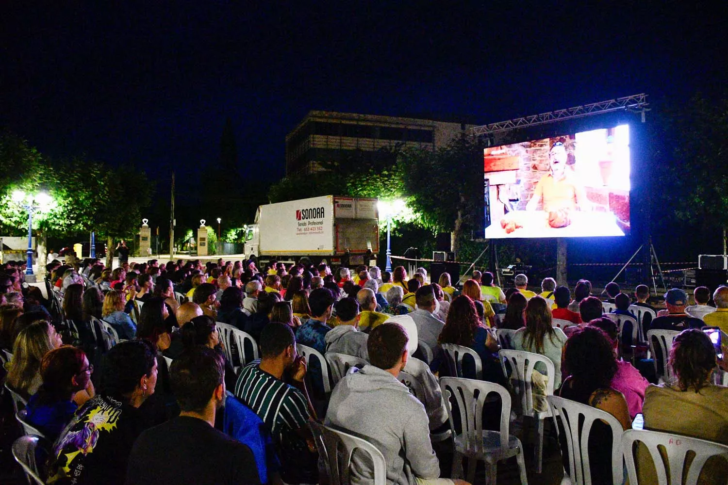 Bembibre disfruta del estreno del Gran Prix viendo el programa en pantalla gigante  (10)