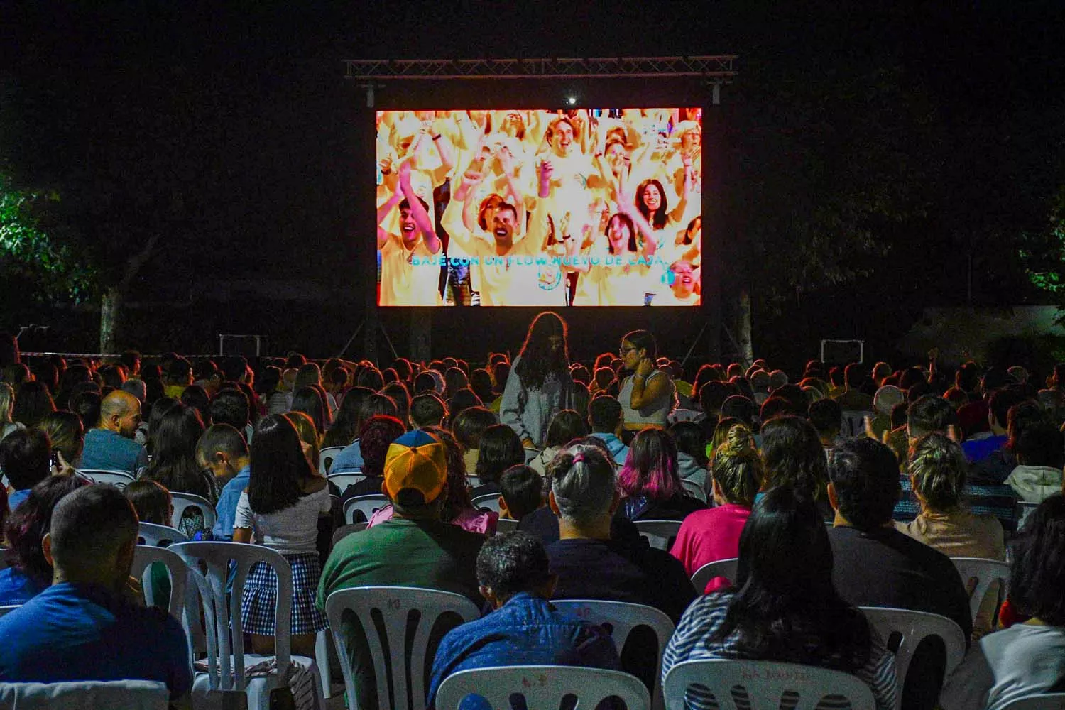 Bembibre disfruta del estreno del Gran Prix viendo el programa en pantalla gigante  (8)