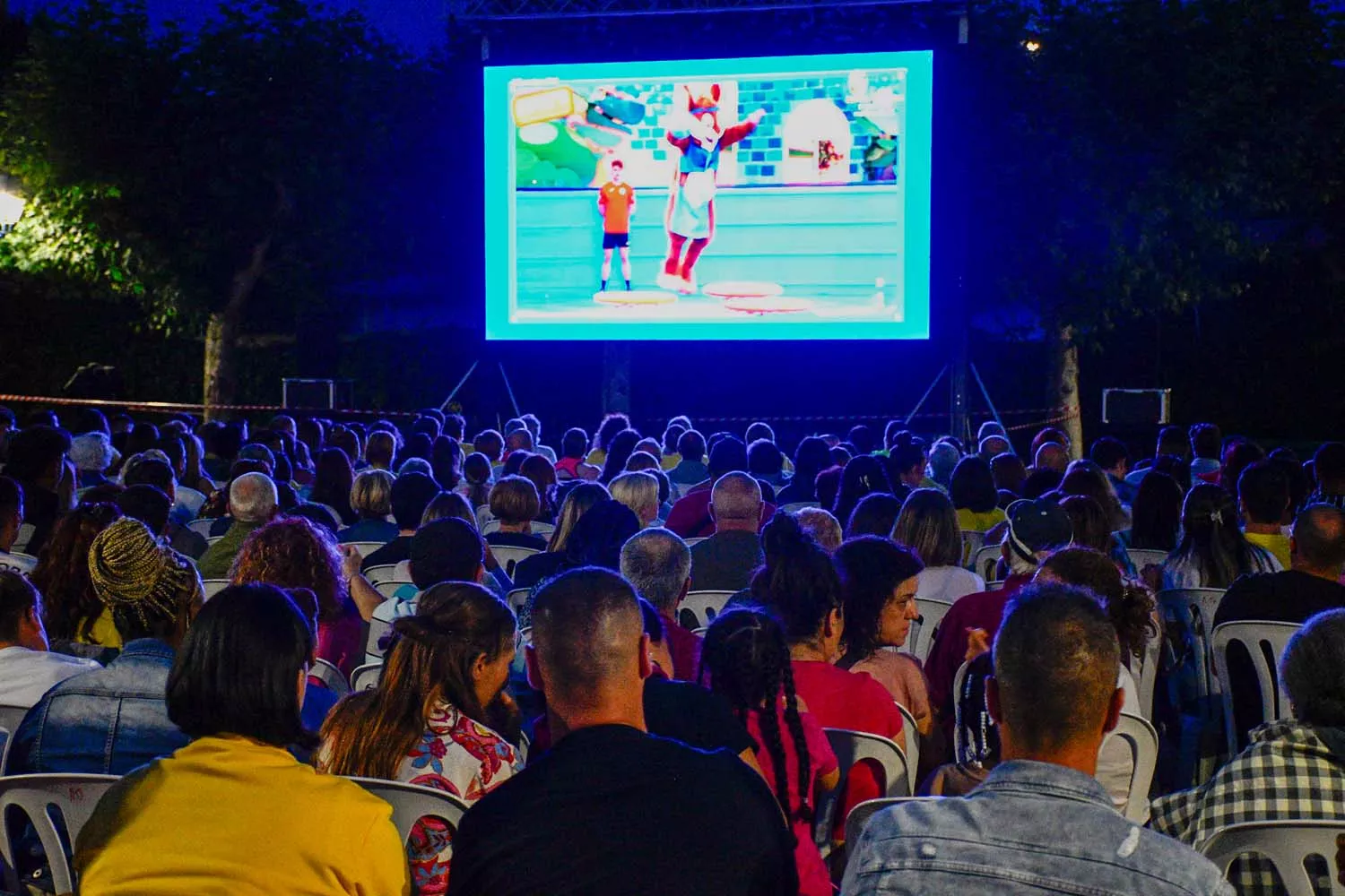 Bembibre disfruta del estreno del Gran Prix viendo el programa en pantalla gigante  (2)