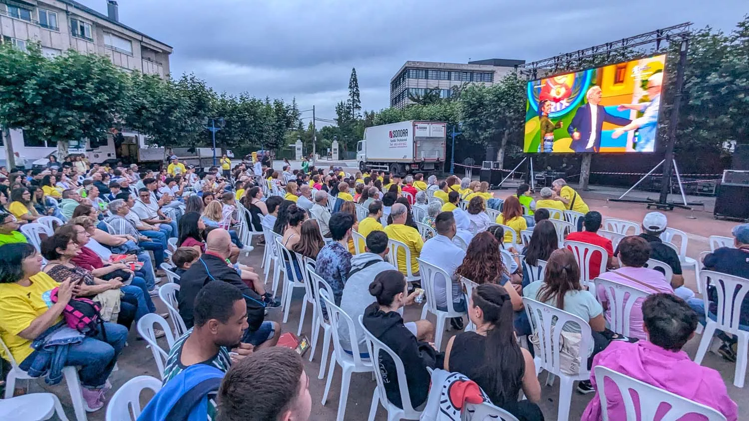 Bembibre disfruta del estreno del Gran Prix viendo el programa en pantalla gigante(1)