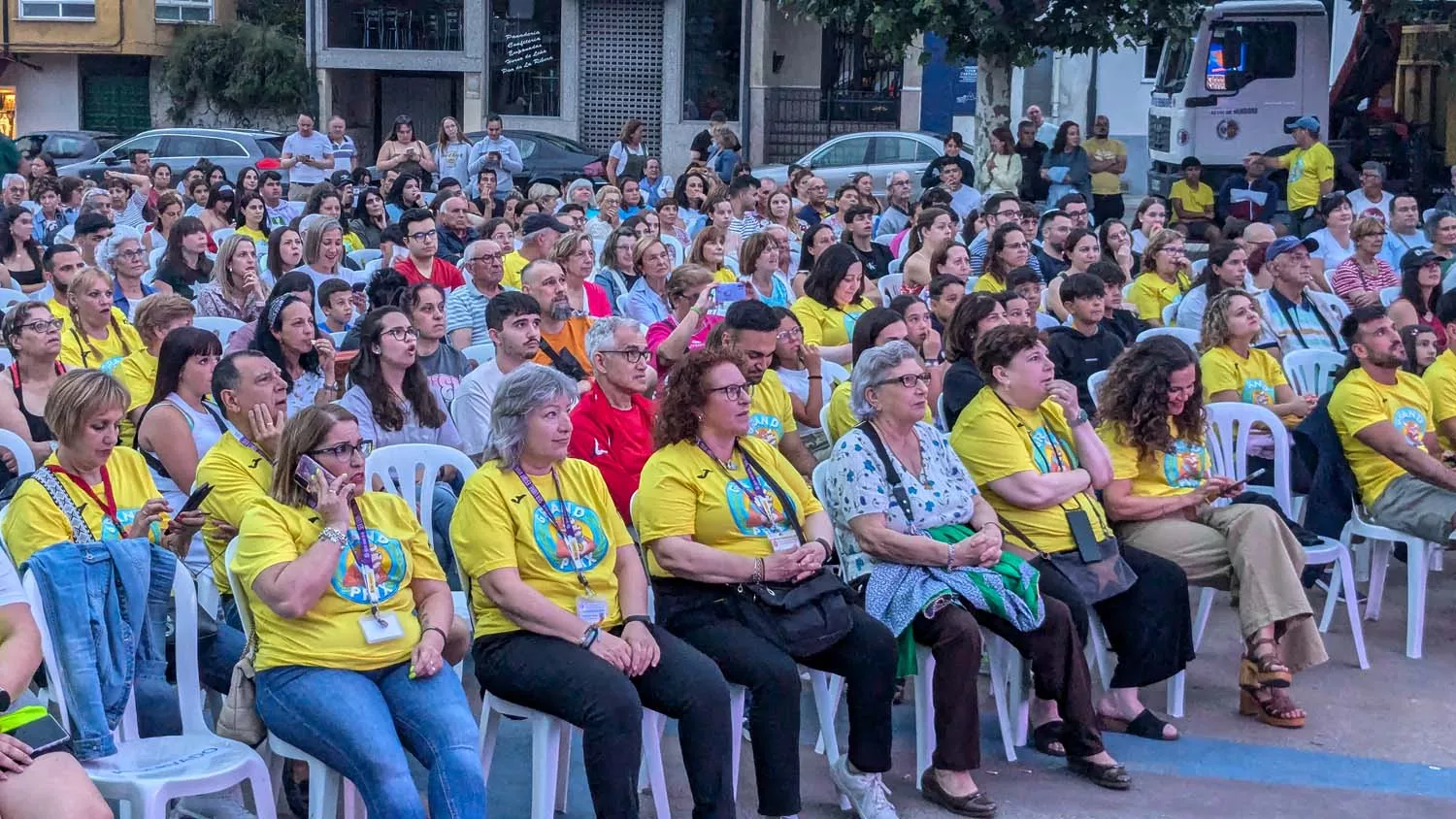 Bembibre disfruta del estreno del Gran Prix viendo el programa en pantalla gigante  (22)