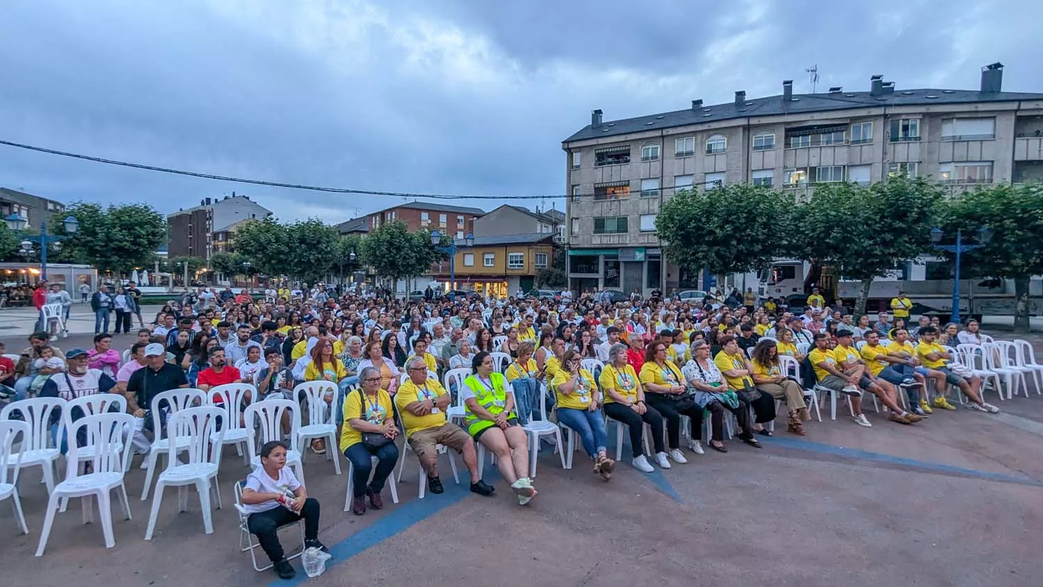 Bembibre disfruta del estreno del Gran Prix viendo el programa en pantalla gigante  (21)