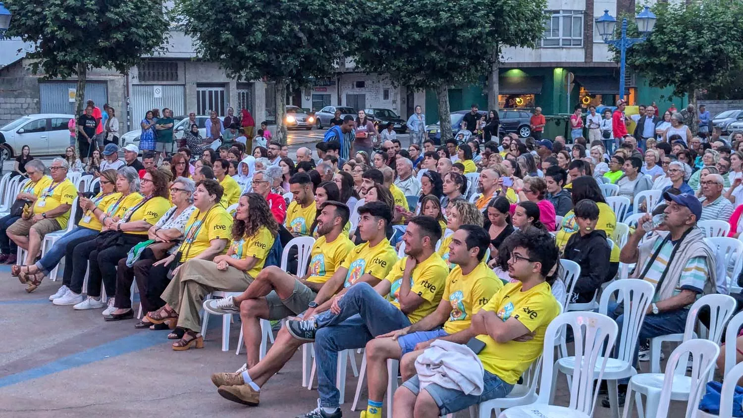 Bembibre disfruta del estreno del Gran Prix viendo el programa en pantalla gigante  (20)