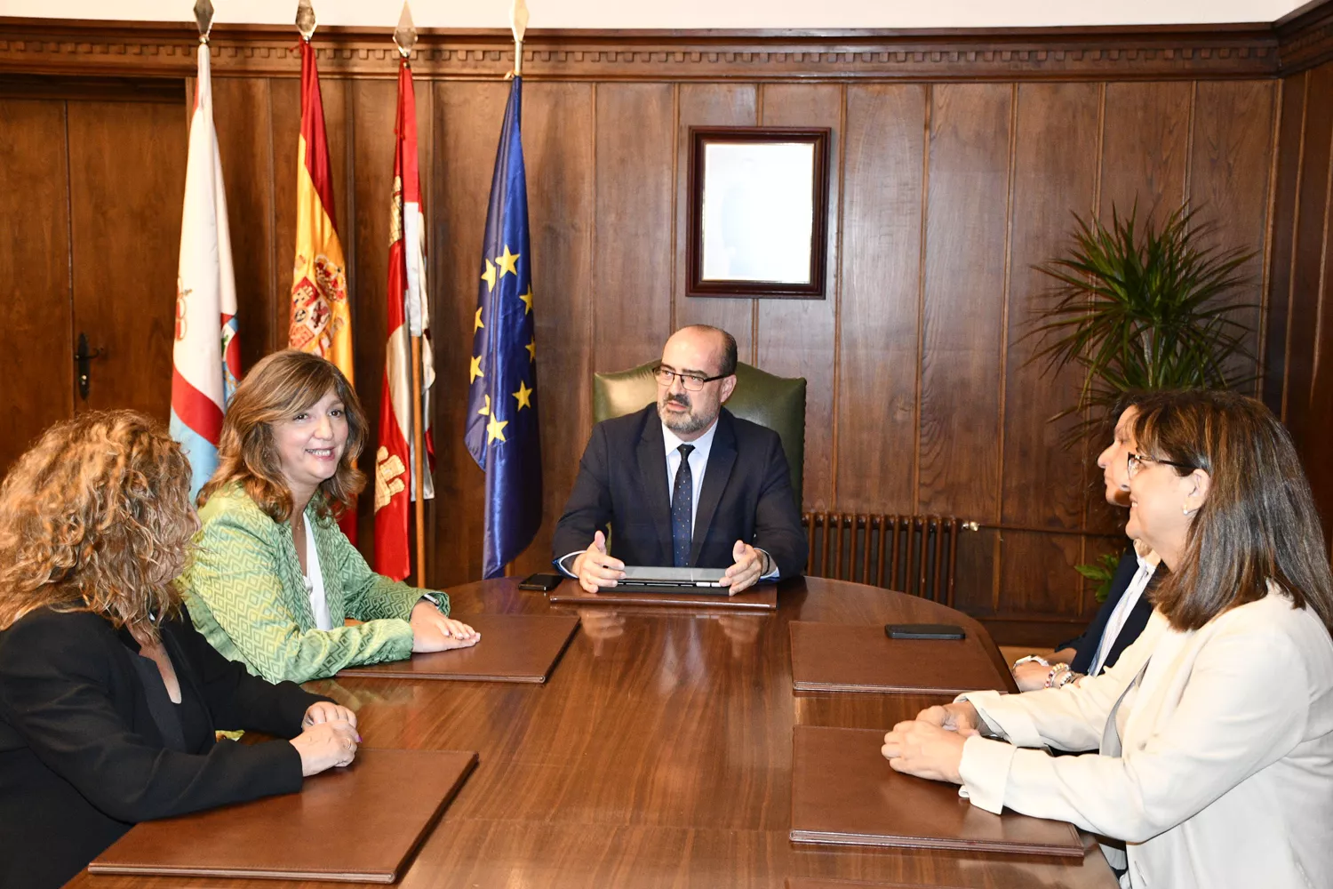 Visita de la rectora de la ULE, Nuria González, al Ayuntamiento de Ponferrada