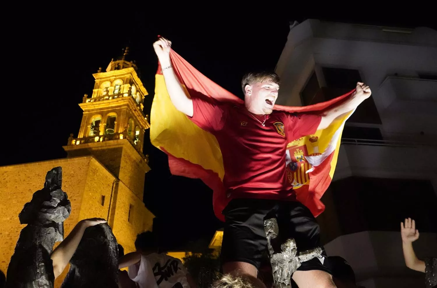 La afición de Ponferrada celebra el triunfo de la selección española de fútbol en la Eurocopa (21)