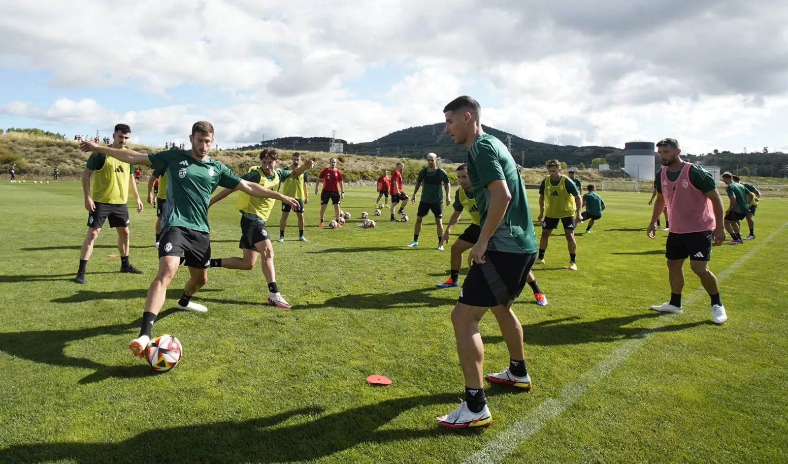 Primer entrenamiento de la Ponferradina para la temporada 24 25 (2)