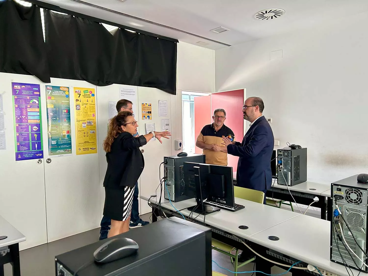 Marco Morala, acompañado por el concejal de Medio Ambiente Carlos Fernández, visitó este lunes el Centro Integrado de Formación Profesional de Compostilla